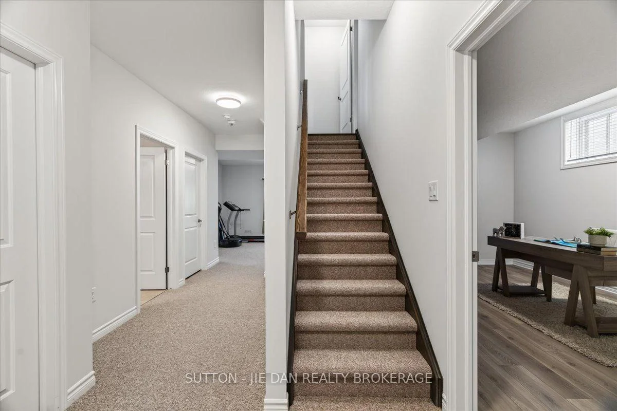 Photo 39 of 2361 Torrey Pines Way, London, North R — HOMEH