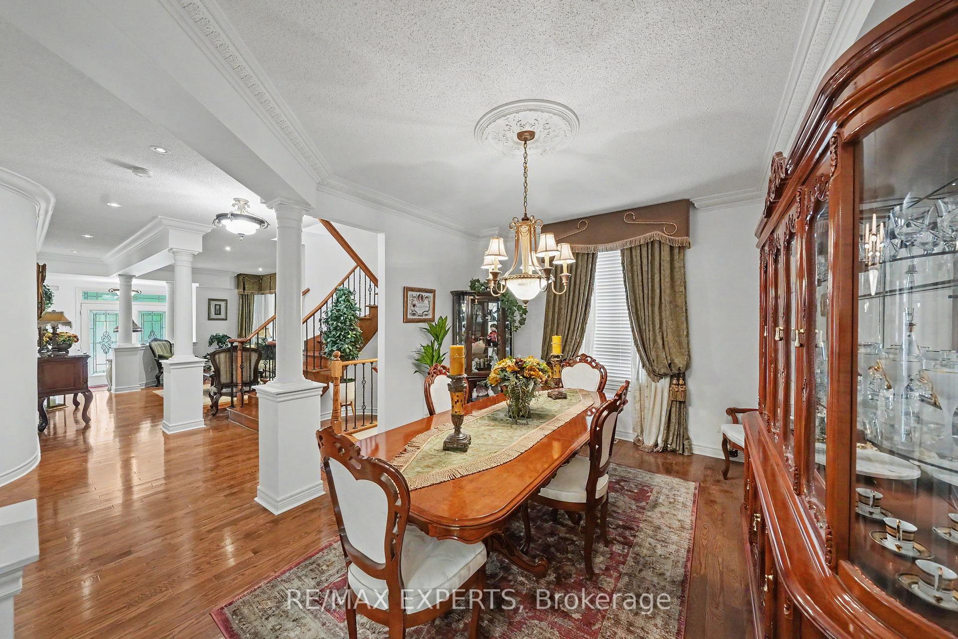 Photo 7 of 15 Arrowood Crescent, Vaughan, Sonoma Heights — HOMEH