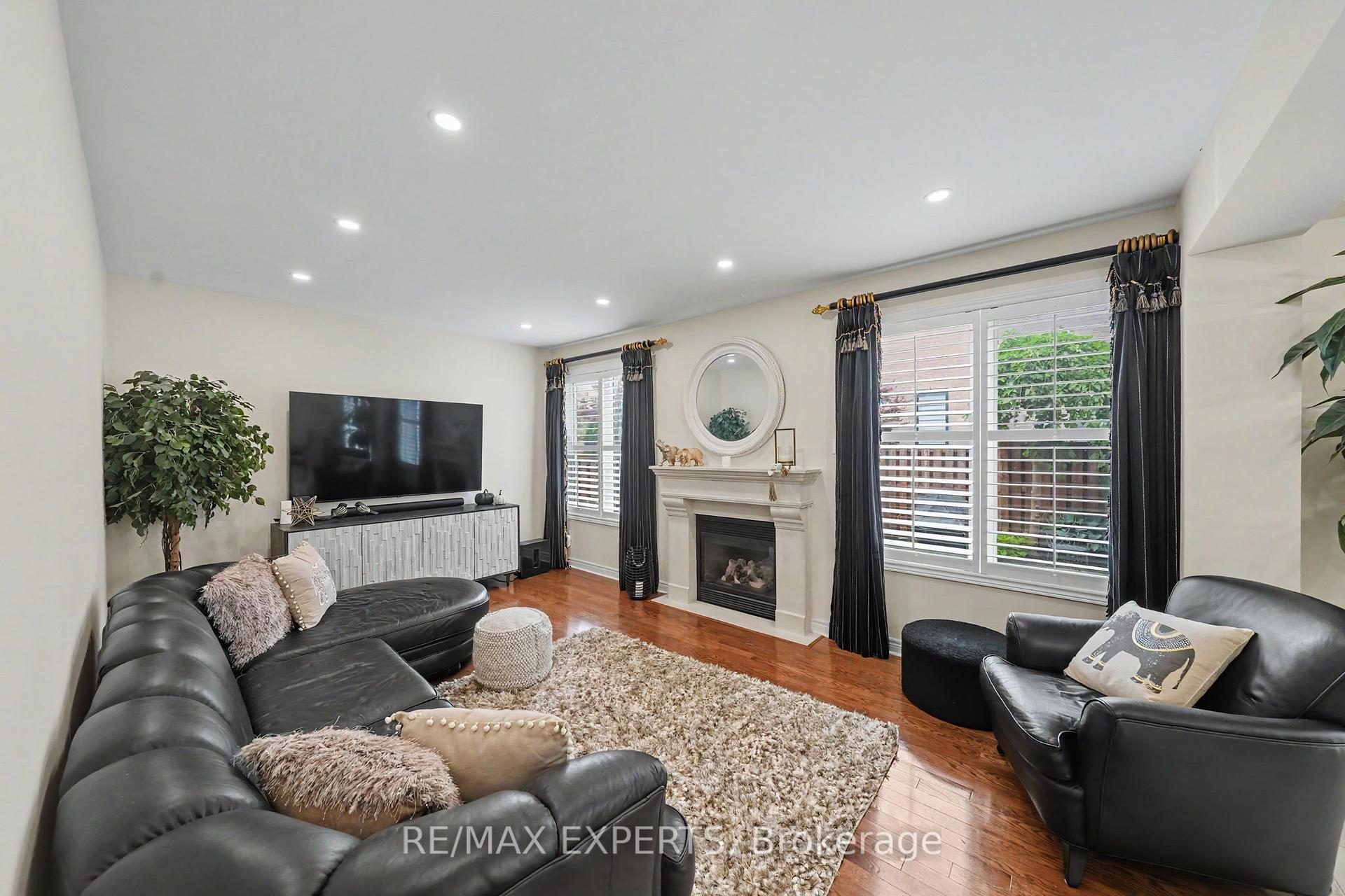 Photo 8 of 15 Arrowood Crescent, Vaughan, Sonoma Heights — HOMEH