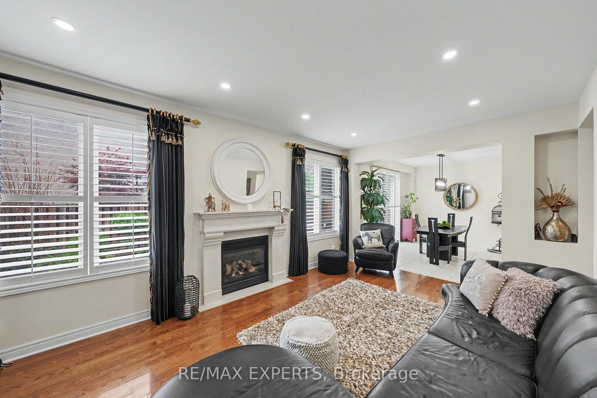 Photo 9 of 15 Arrowood Crescent, Vaughan, Sonoma Heights — HOMEH