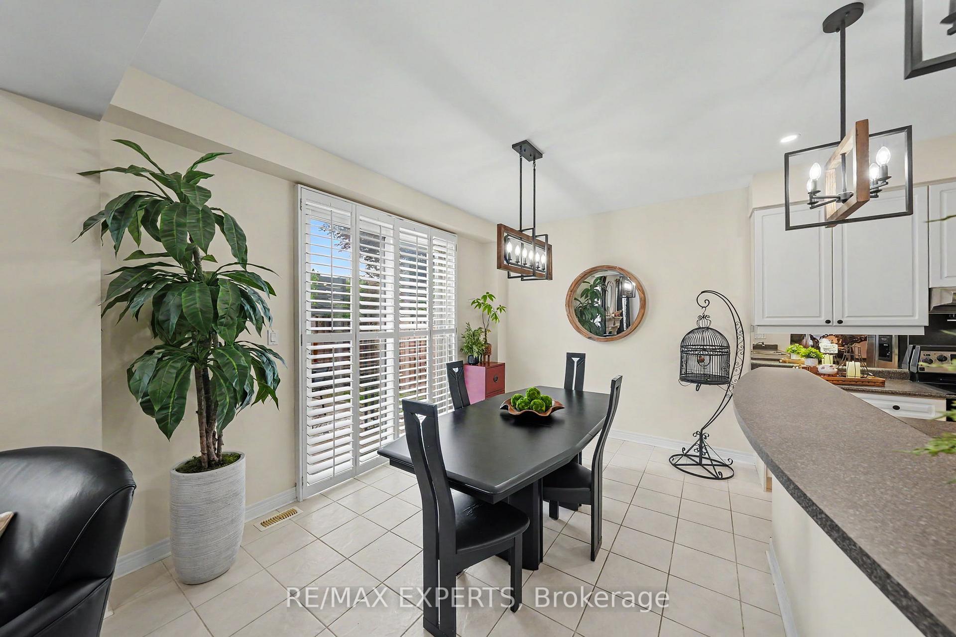 Photo 10 of 15 Arrowood Crescent, Vaughan, Sonoma Heights — HOMEH