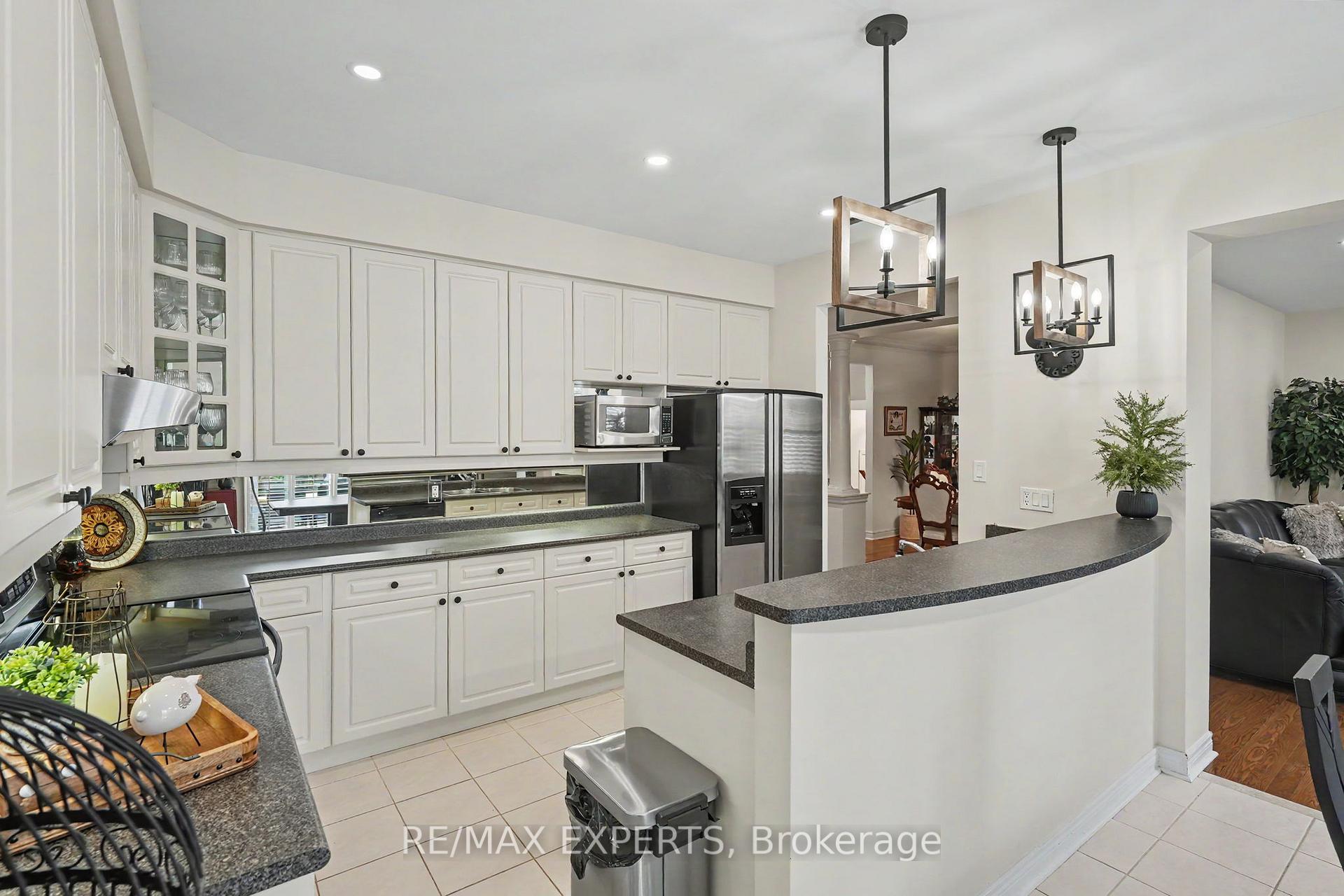 Photo 11 of 15 Arrowood Crescent, Vaughan, Sonoma Heights — HOMEH