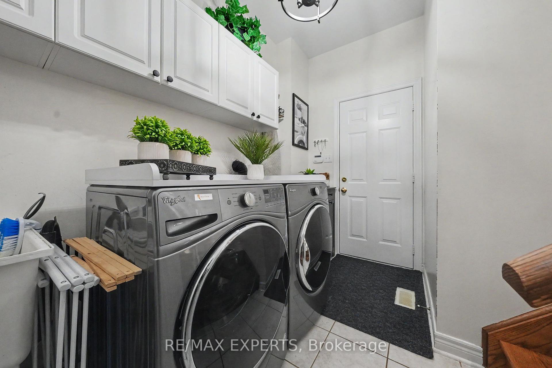 Photo 13 of 15 Arrowood Crescent, Vaughan, Sonoma Heights — HOMEH