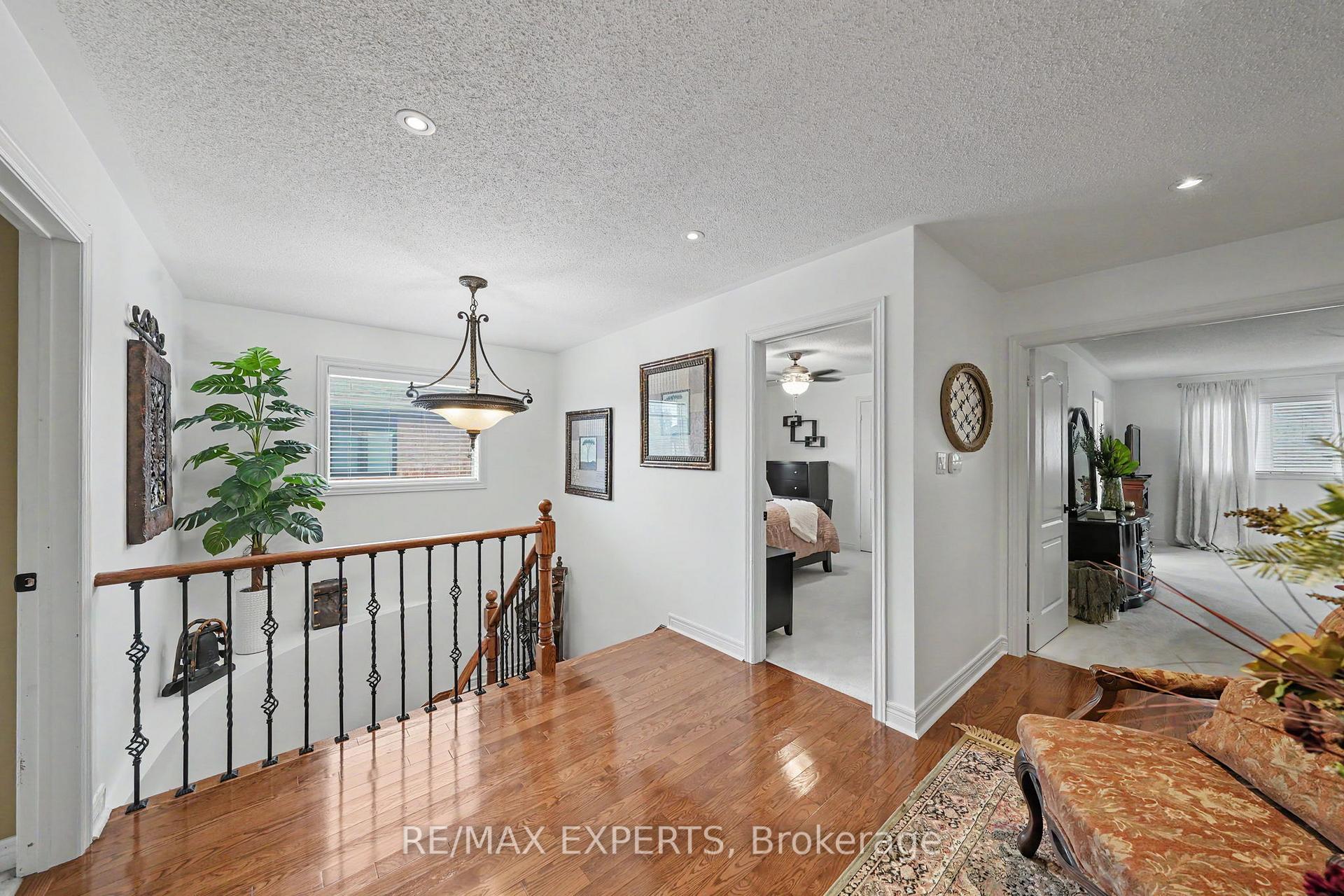 Photo 16 of 15 Arrowood Crescent, Vaughan, Sonoma Heights — HOMEH