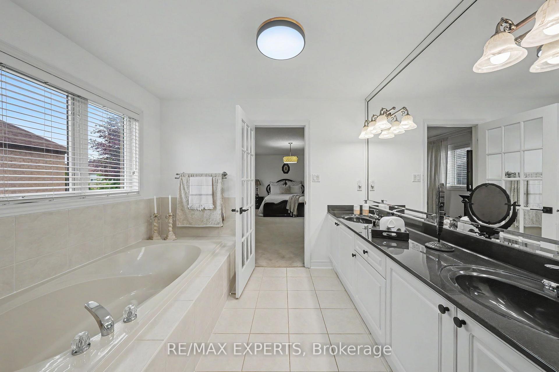 Photo 20 of 15 Arrowood Crescent, Vaughan, Sonoma Heights — HOMEH