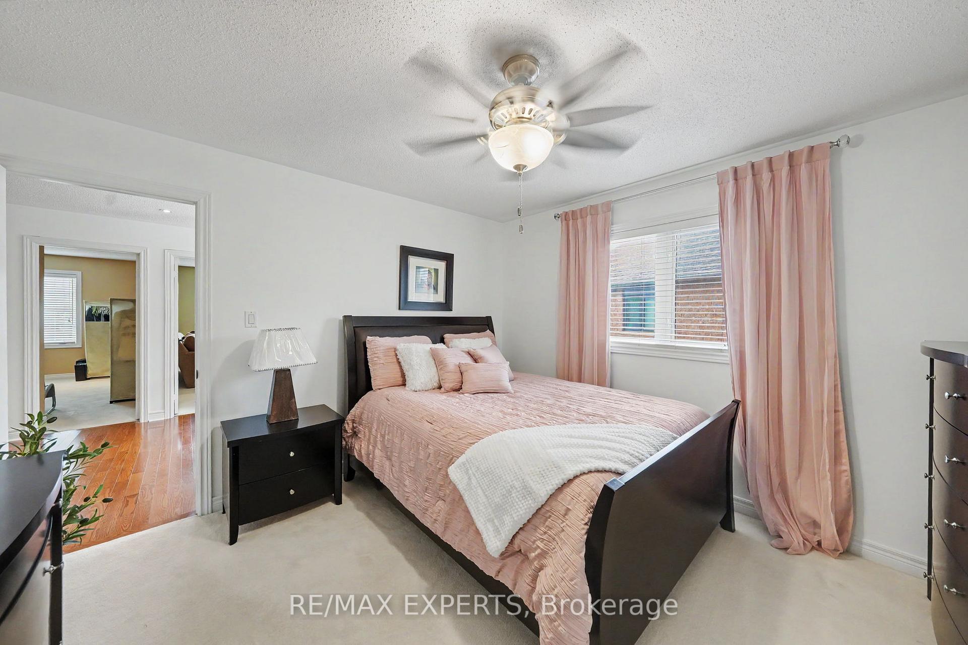 Photo 21 of 15 Arrowood Crescent, Vaughan, Sonoma Heights — HOMEH