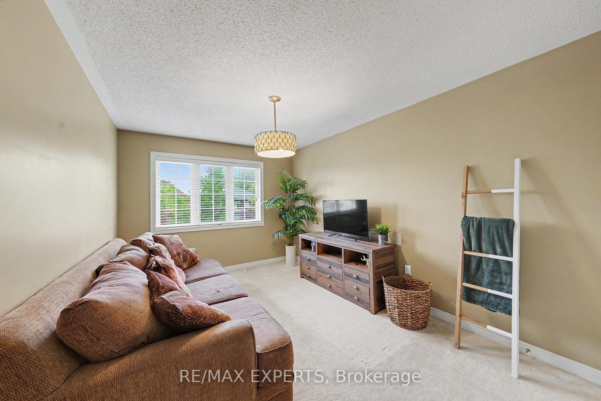 Photo 23 of 15 Arrowood Crescent, Vaughan, Sonoma Heights — HOMEH