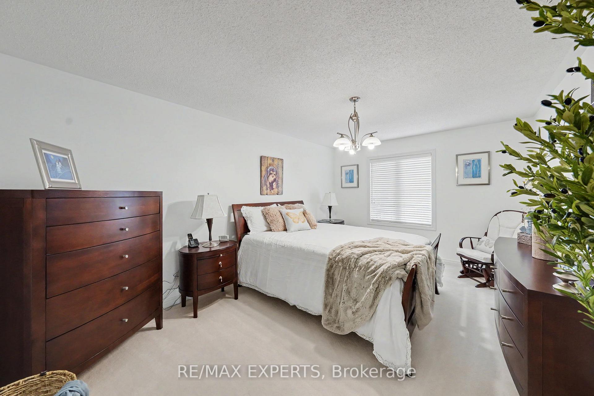 Photo 25 of 15 Arrowood Crescent, Vaughan, Sonoma Heights — HOMEH