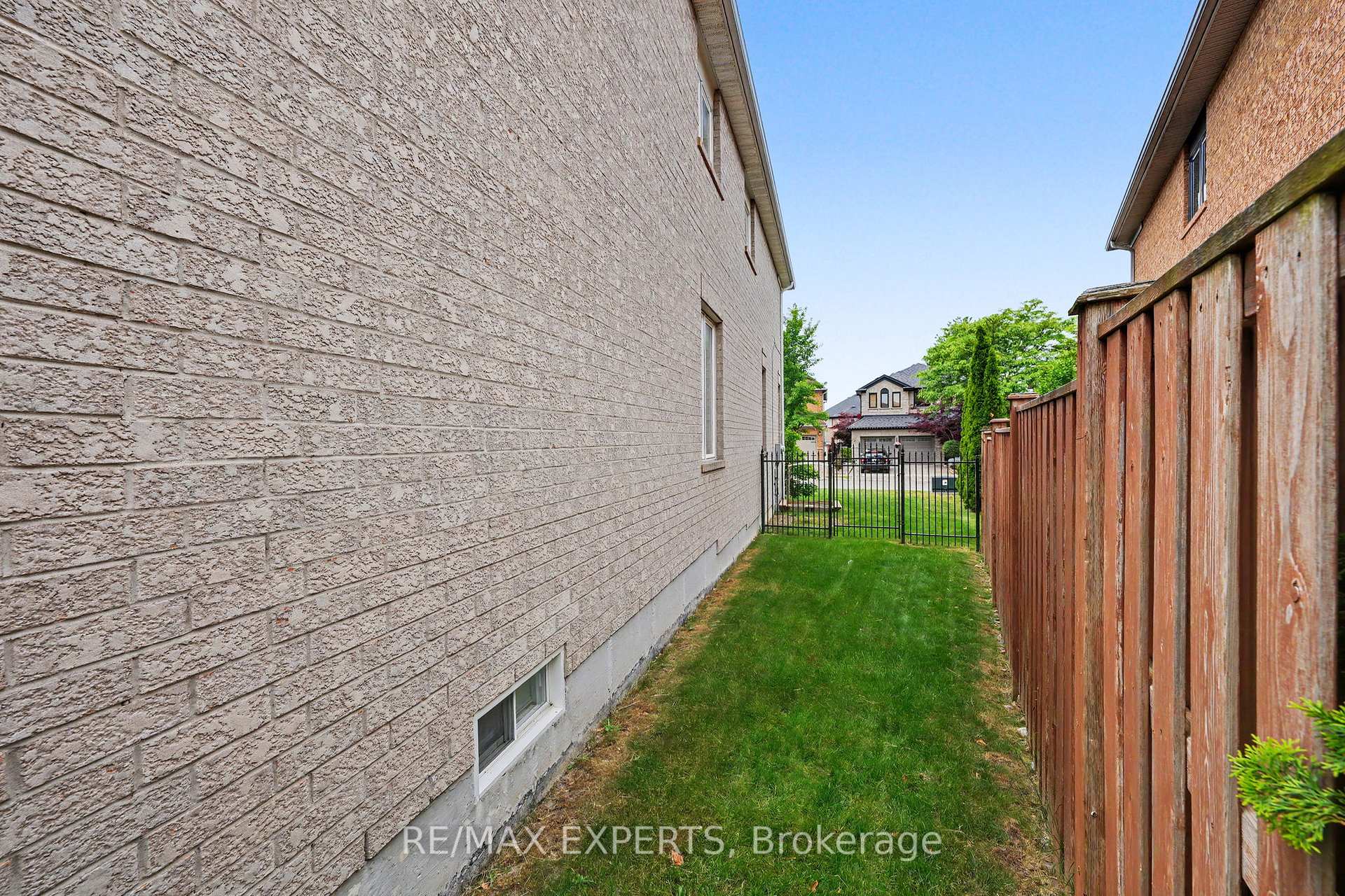 Photo 28 of 15 Arrowood Crescent, Vaughan, Sonoma Heights — HOMEH