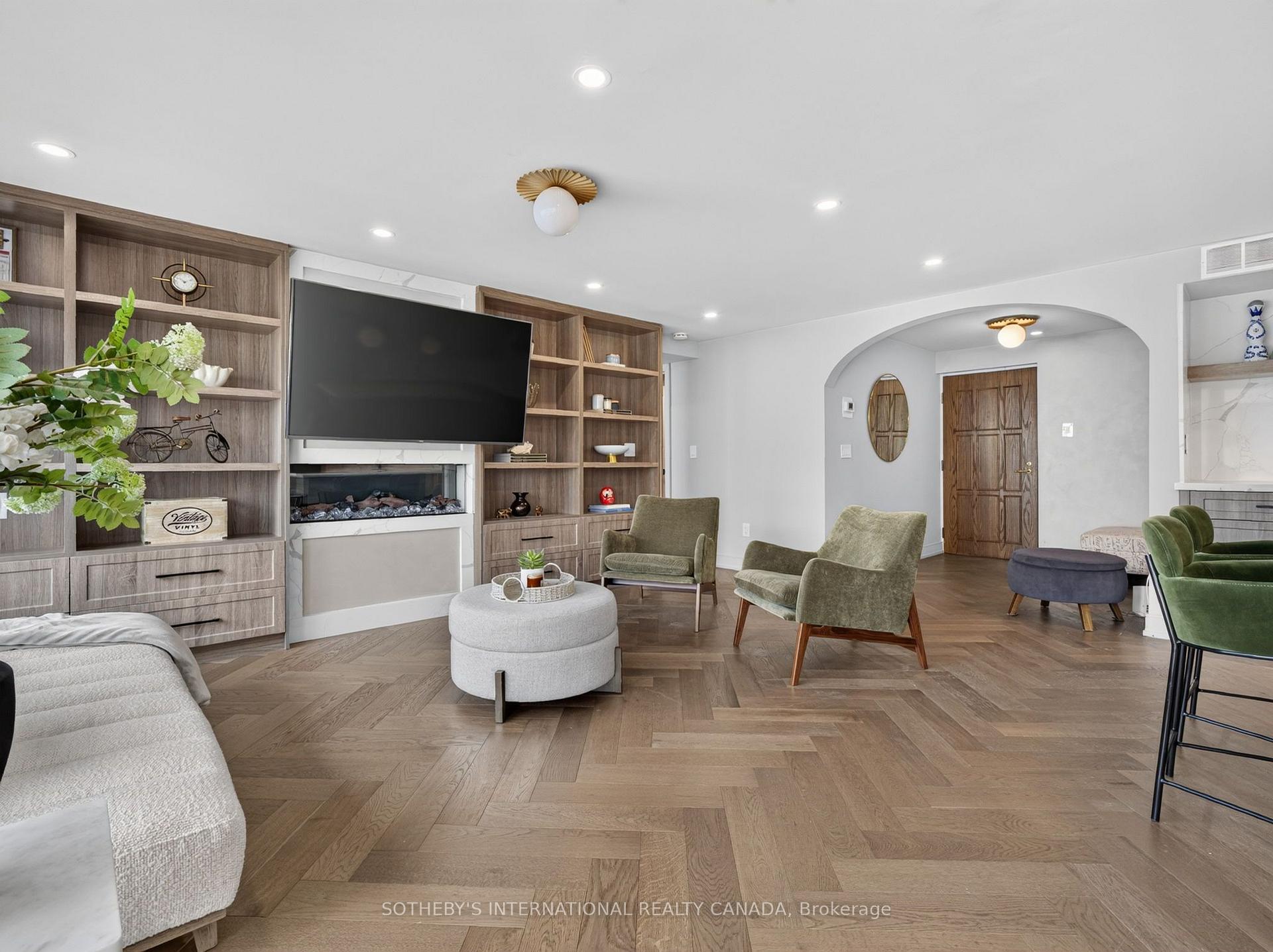 Photo 9 of Unit 3503, 65 Harbour Square, Toronto, Waterfront Communities — HOMEH