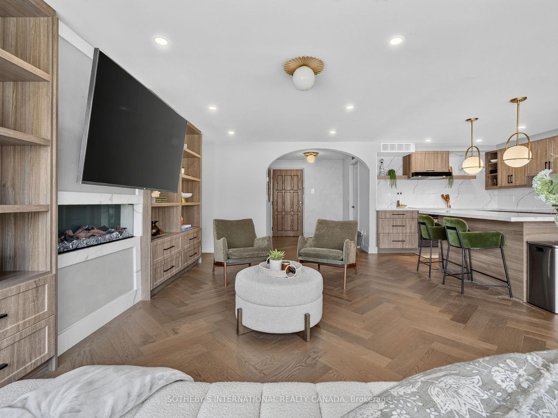 Photo 10 of Unit 3503, 65 Harbour Square, Toronto, Waterfront Communities — HOMEH