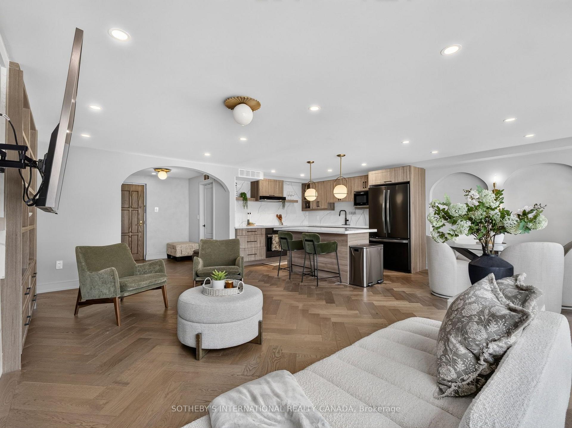 Photo 11 of Unit 3503, 65 Harbour Square, Toronto, Waterfront Communities — HOMEH