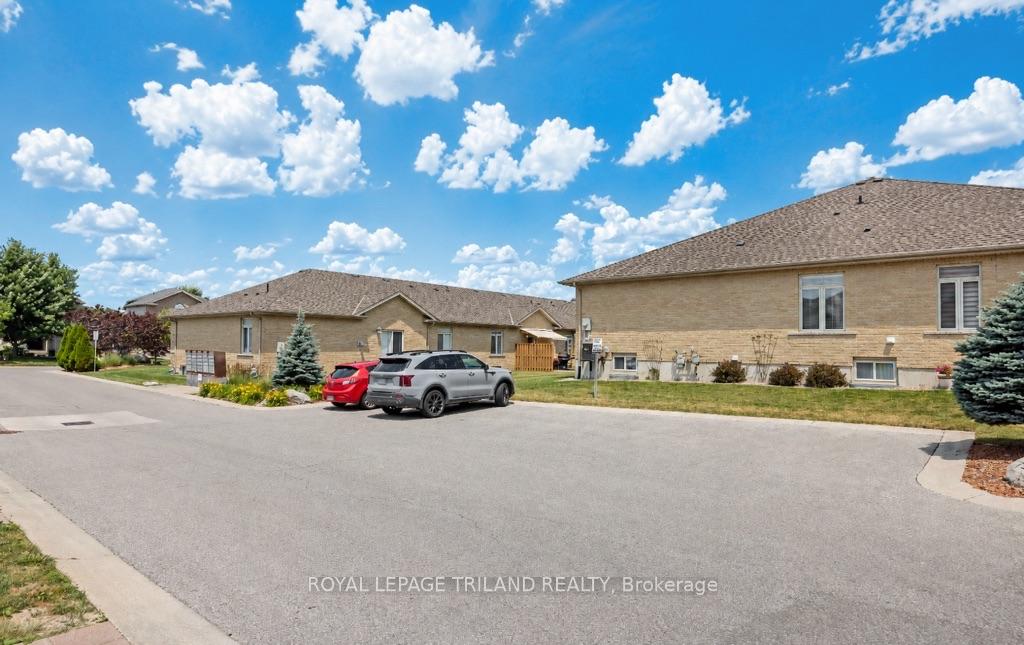 Photo 3 of Unit 67, 70 Tanoak Drive, London, North E — HOMEH