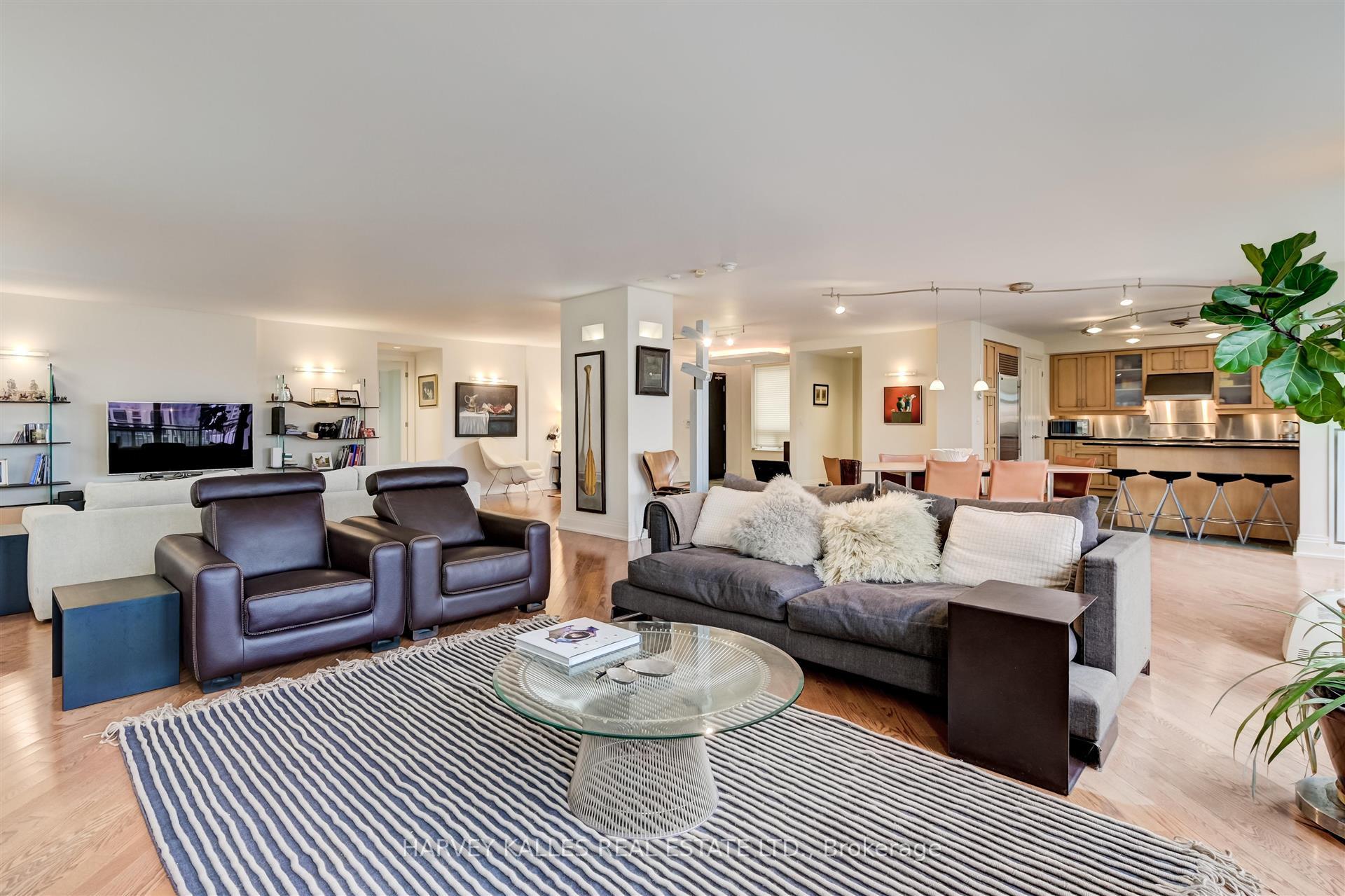Photo 10 of Unit 708, 99 Avenue Road, Toronto, The Annex — HOMEH