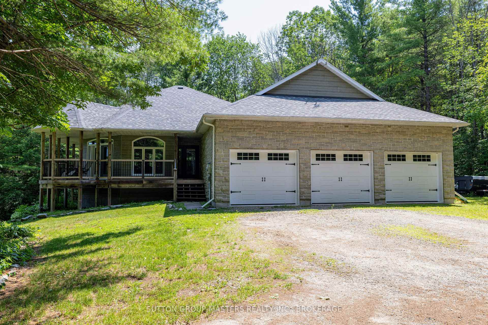 Photo 1 of 139 Country Woods Drive, Frontenac, Frontenac South — HOMEH
