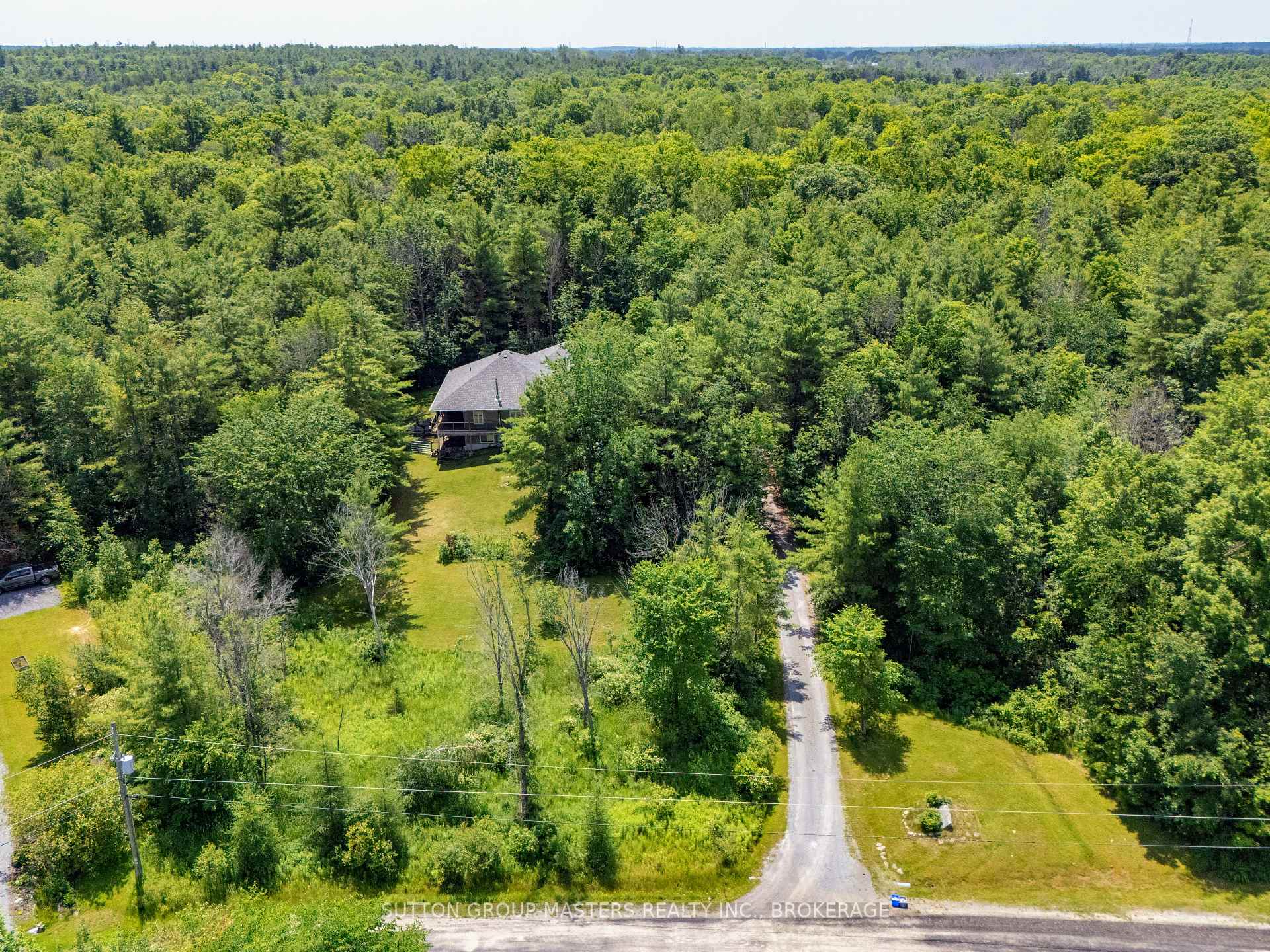 Photo 2 of 139 Country Woods Drive, Frontenac, Frontenac South — HOMEH