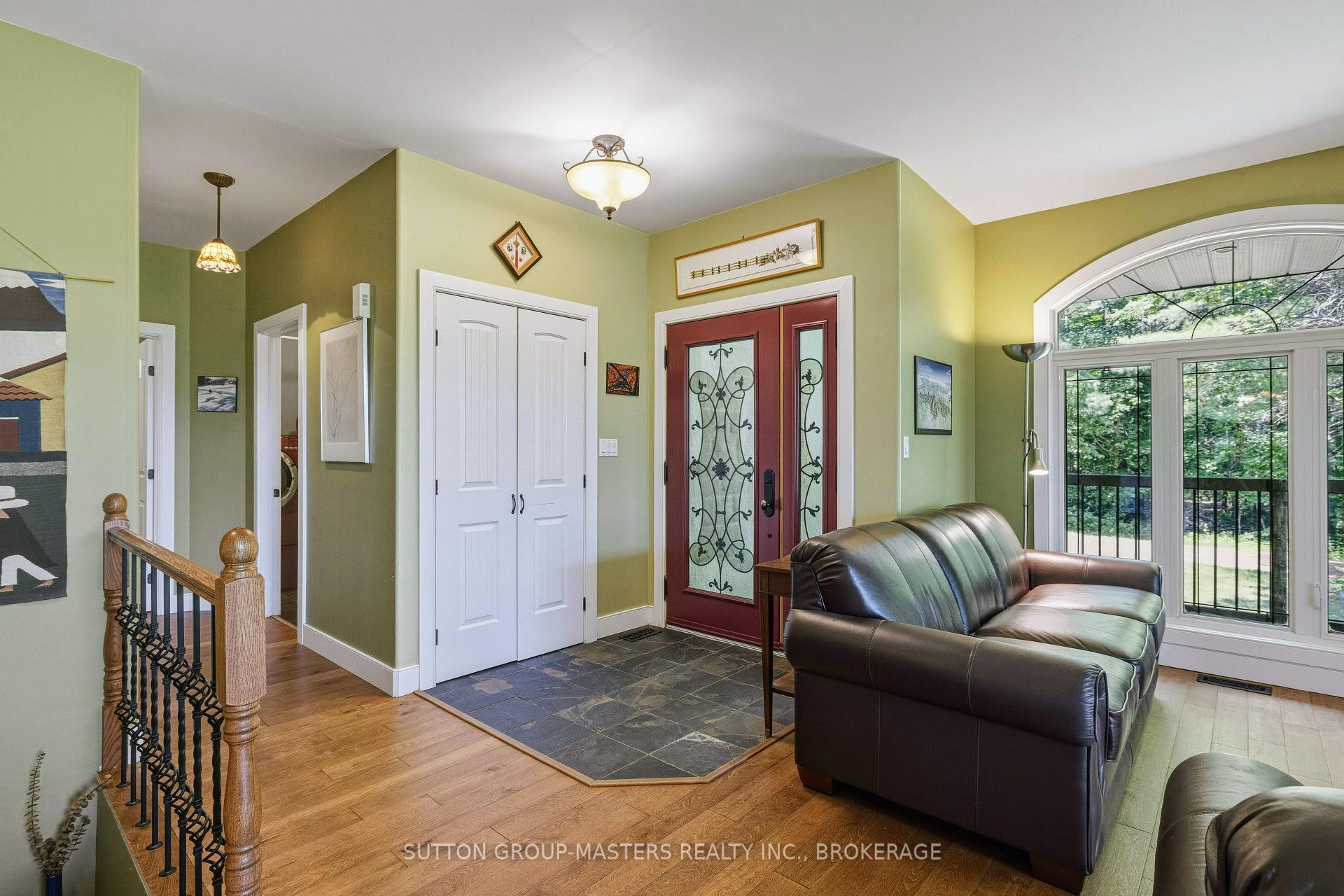 Photo 3 of 139 Country Woods Drive, Frontenac, Frontenac South — HOMEH
