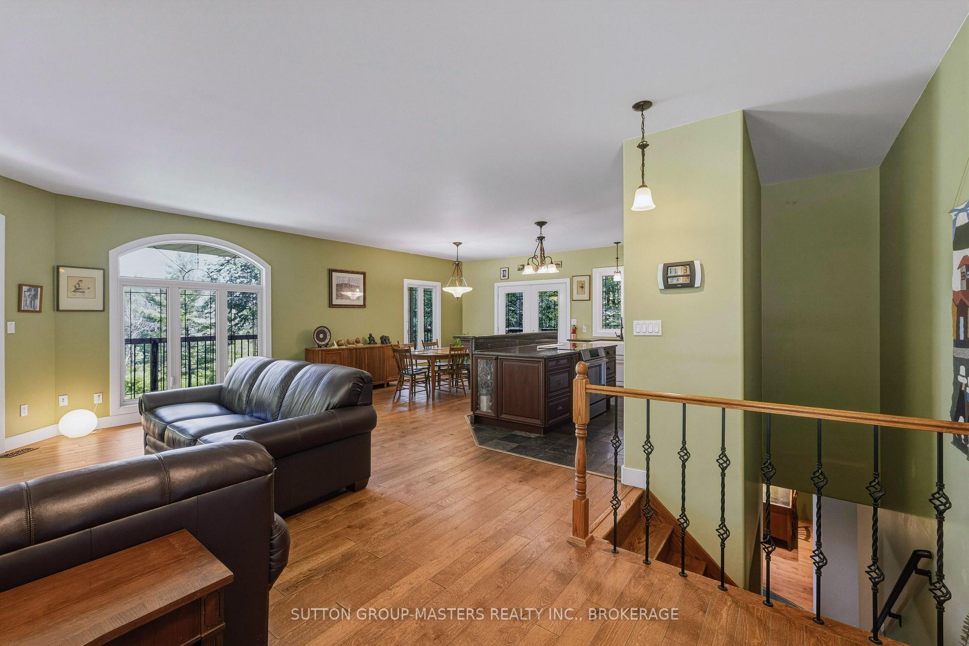 Photo 4 of 139 Country Woods Drive, Frontenac, Frontenac South — HOMEH