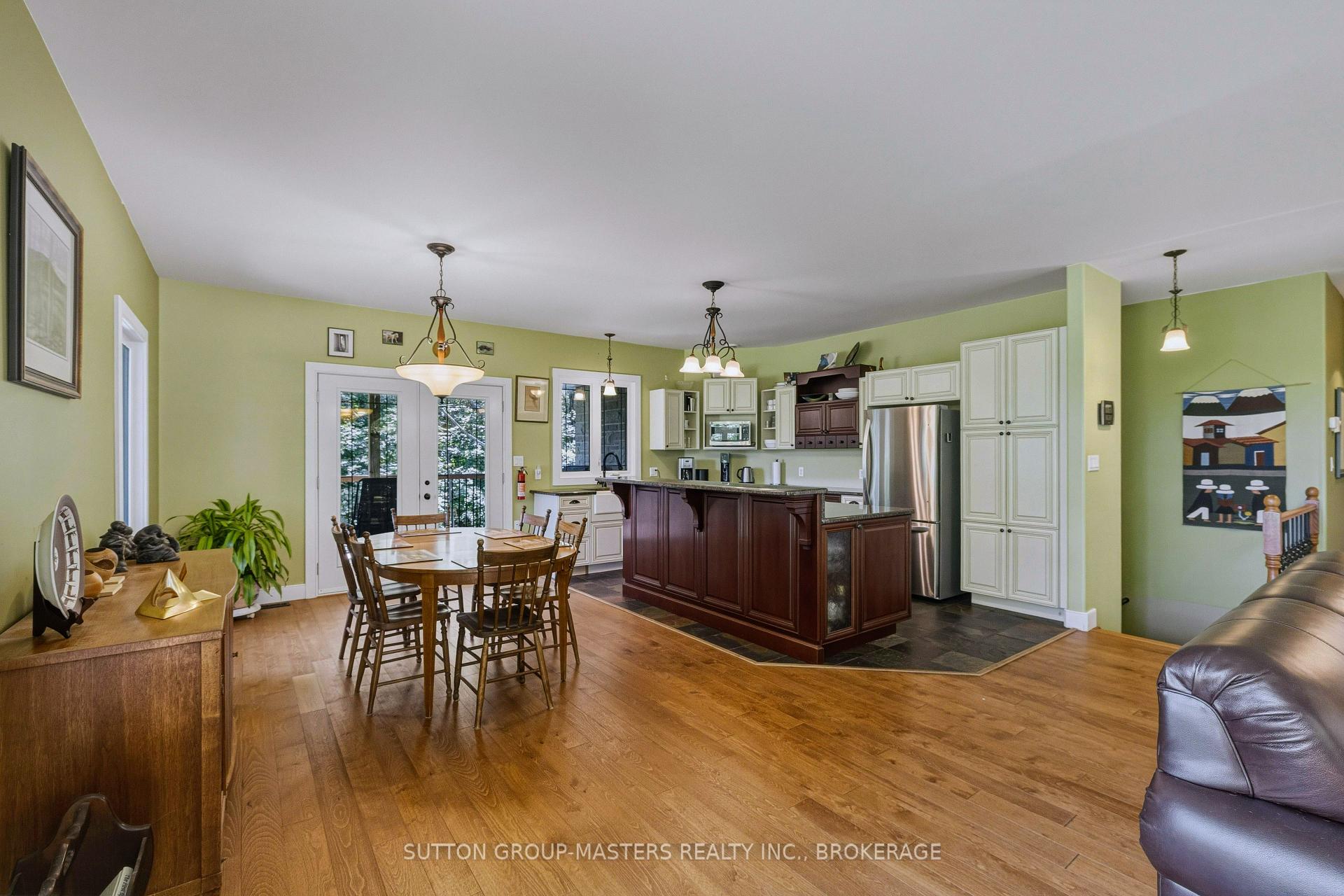 Photo 5 of 139 Country Woods Drive, Frontenac, Frontenac South — HOMEH