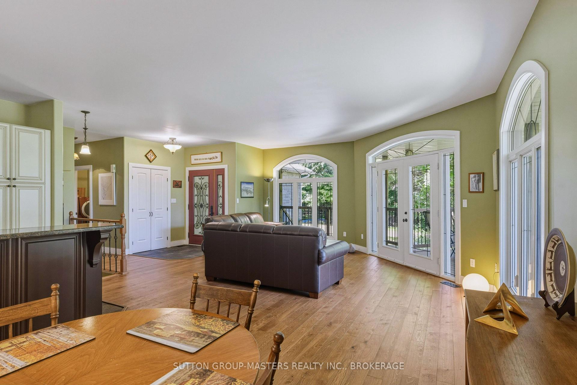 Photo 6 of 139 Country Woods Drive, Frontenac, Frontenac South — HOMEH