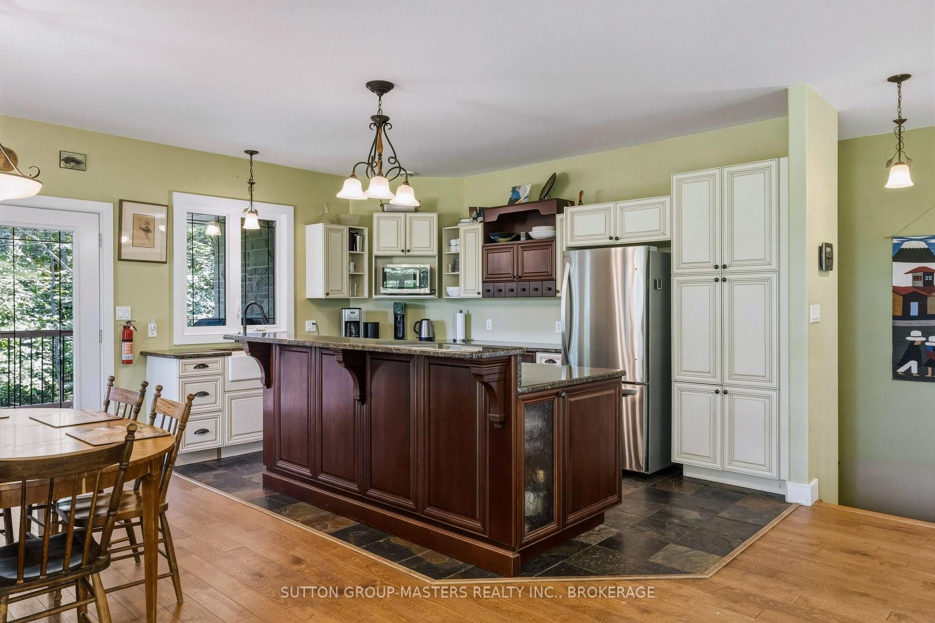 Photo 9 of 139 Country Woods Drive, Frontenac, Frontenac South — HOMEH
