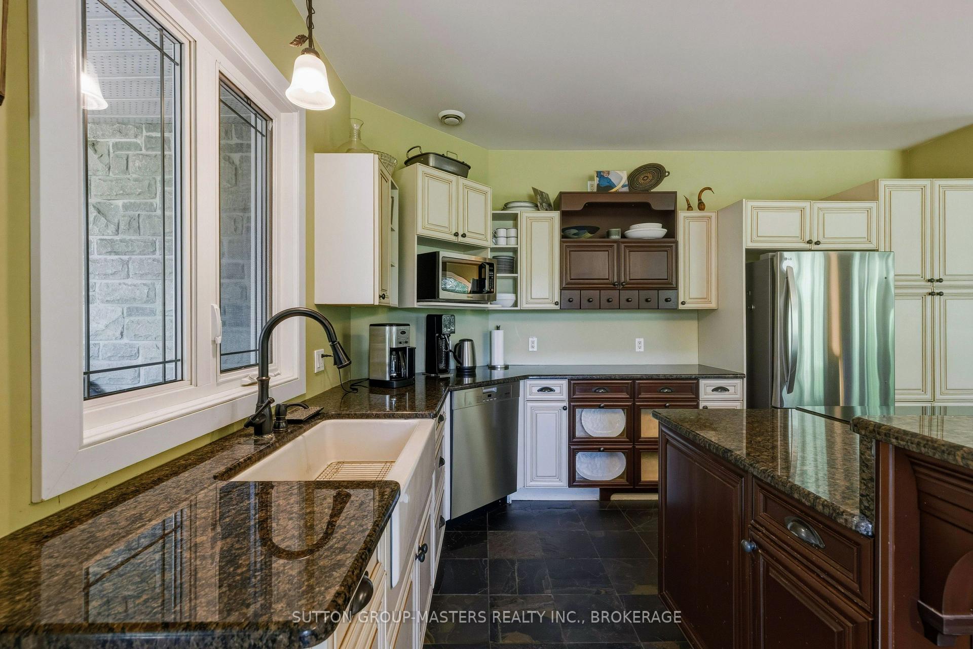 Photo 11 of 139 Country Woods Drive, Frontenac, Frontenac South — HOMEH