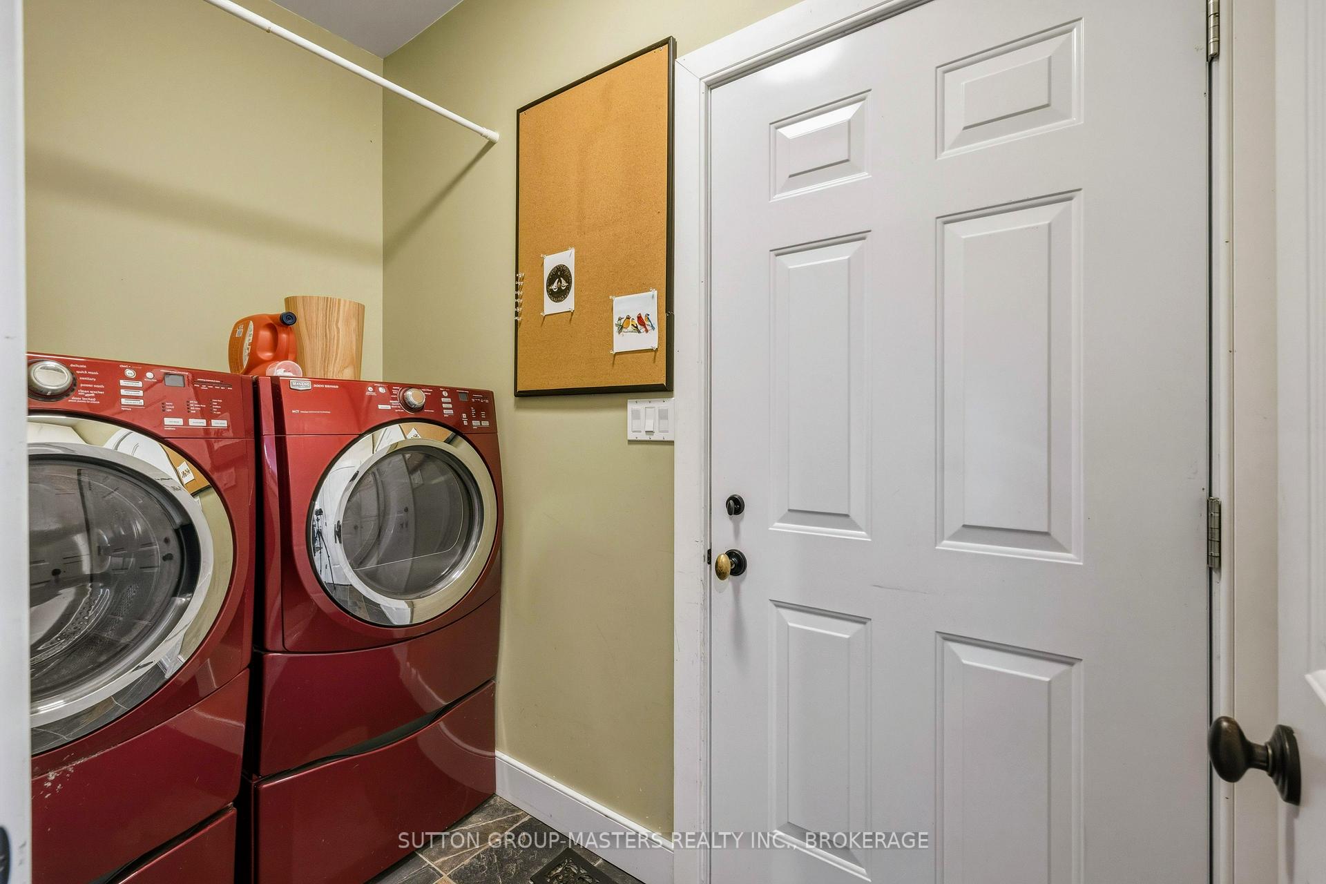Photo 13 of 139 Country Woods Drive, Frontenac, Frontenac South — HOMEH