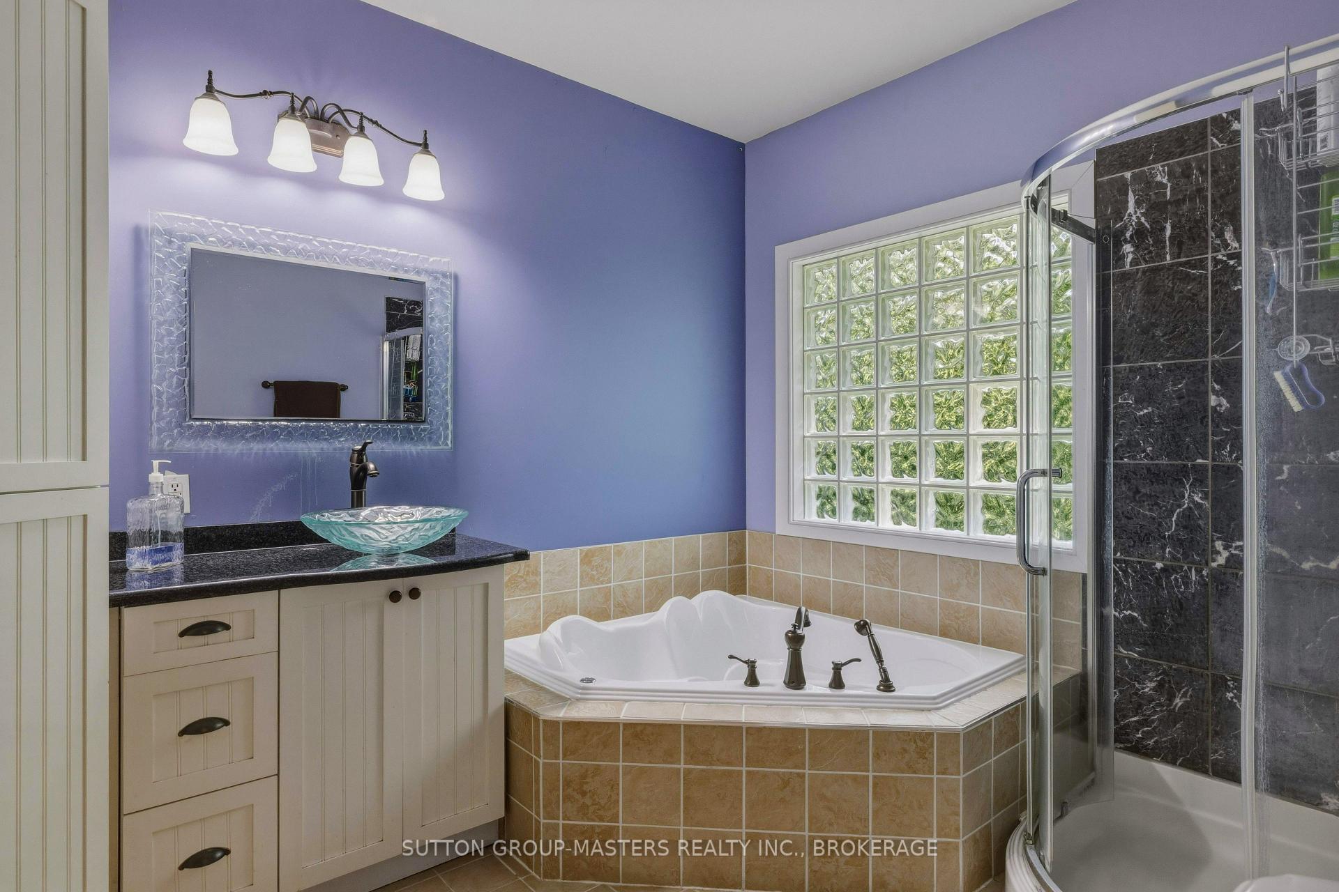 Photo 18 of 139 Country Woods Drive, Frontenac, Frontenac South — HOMEH