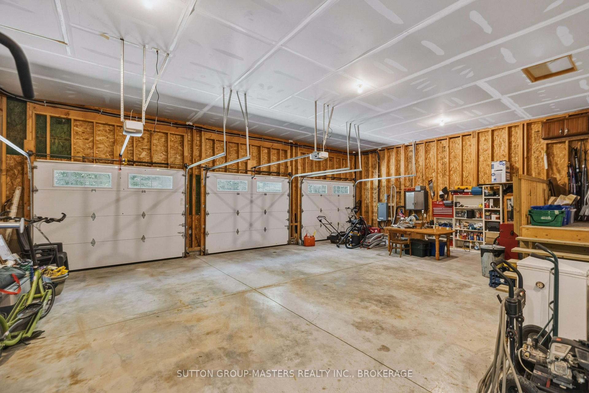 Photo 26 of 139 Country Woods Drive, Frontenac, Frontenac South — HOMEH