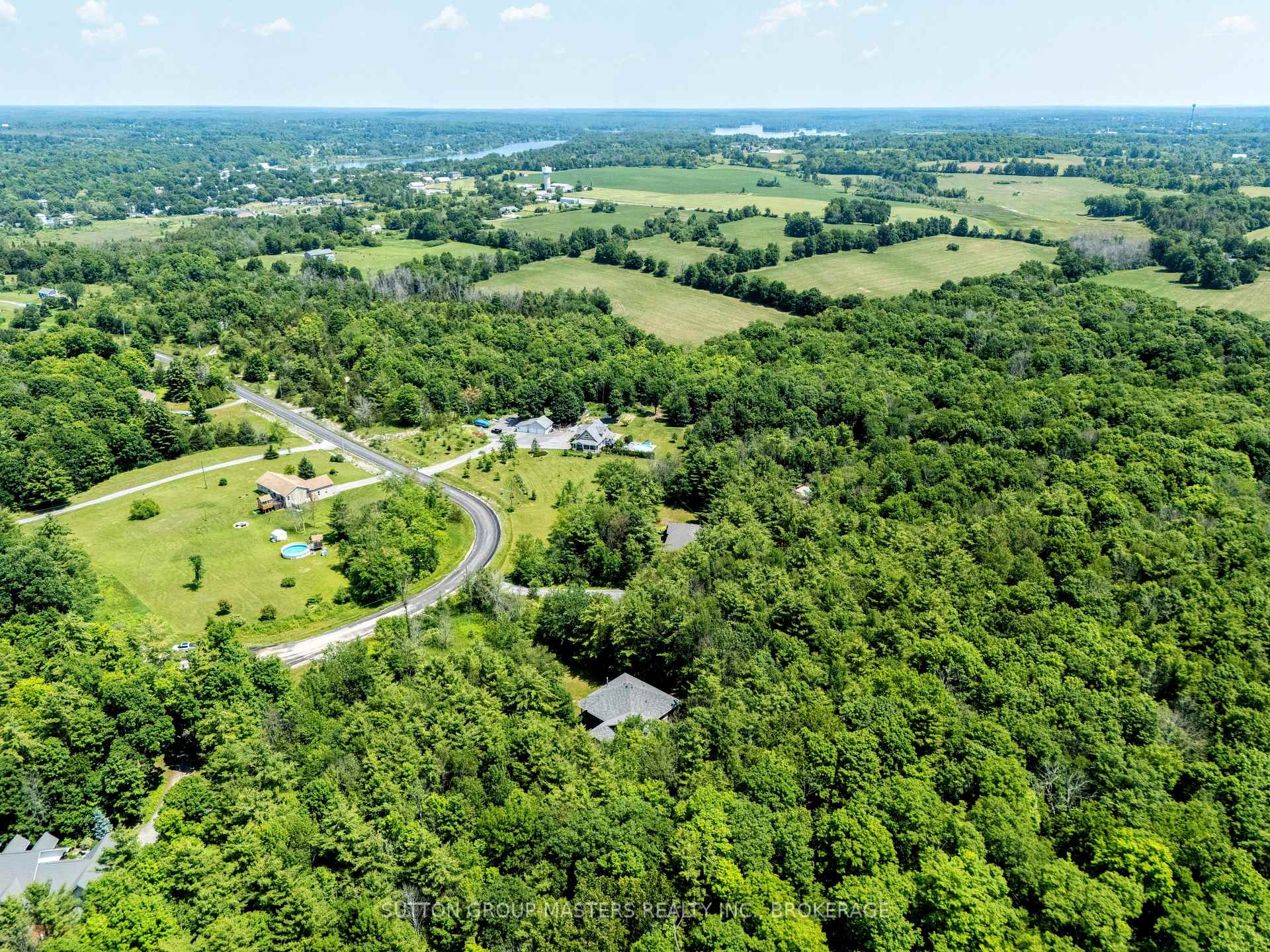 Photo 42 of 139 Country Woods Drive, Frontenac, Frontenac South — HOMEH