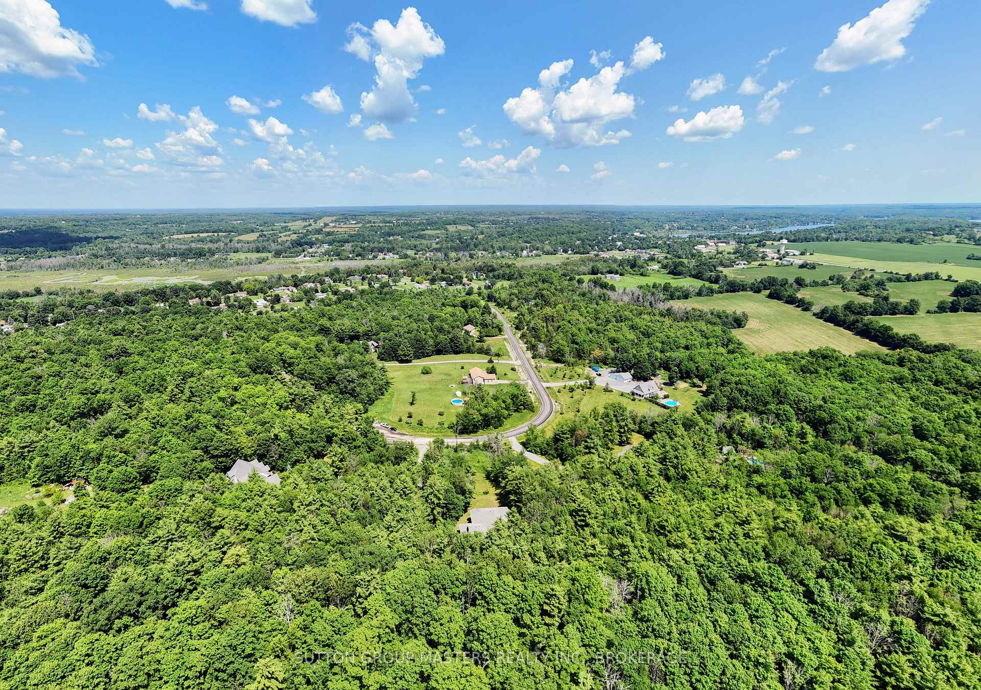 Photo 44 of 139 Country Woods Drive, Frontenac, Frontenac South — HOMEH