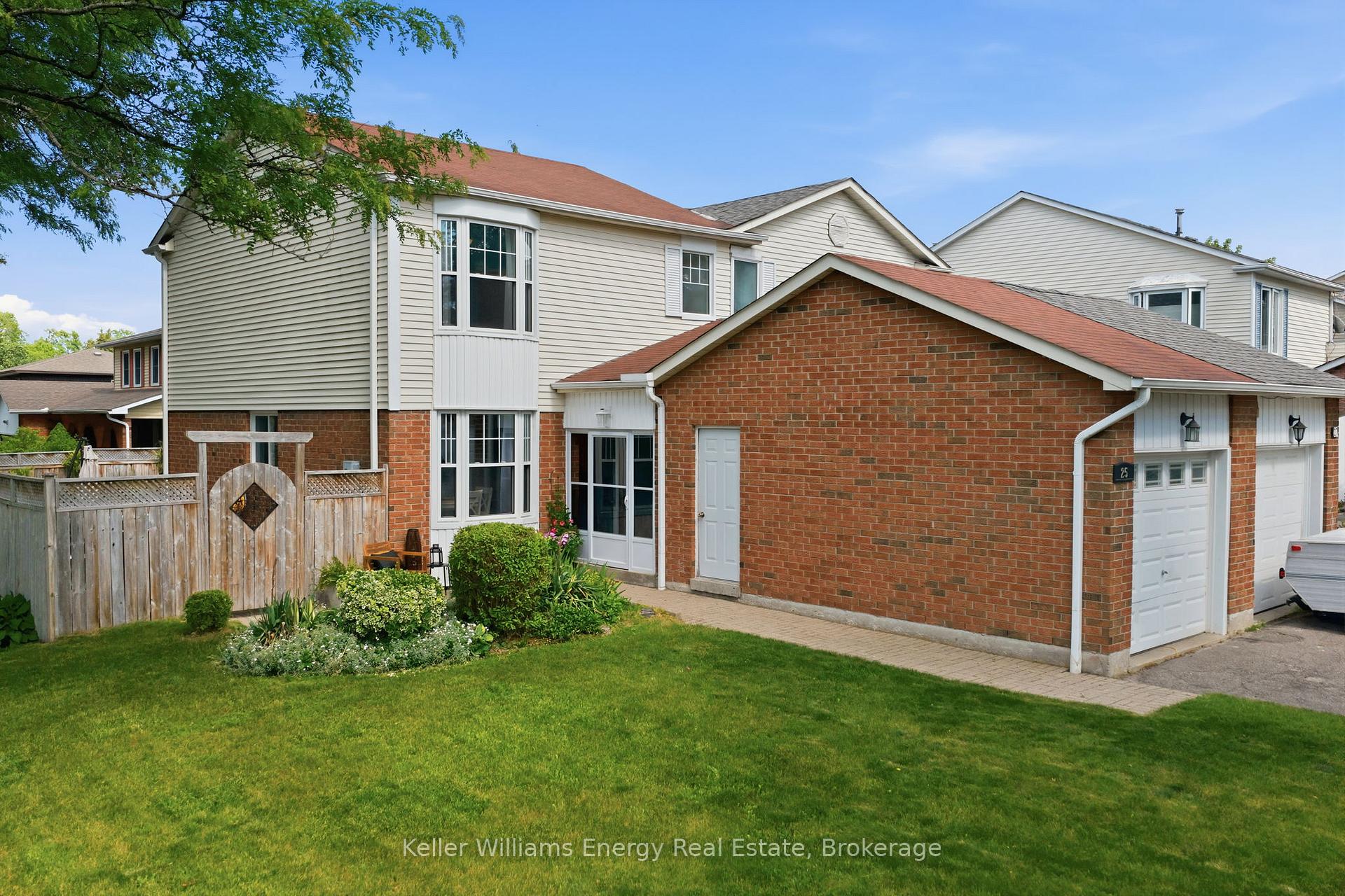 Photo 2 of 25 Habitant Crescent, Whitby, Lynde Creek — HOMEH