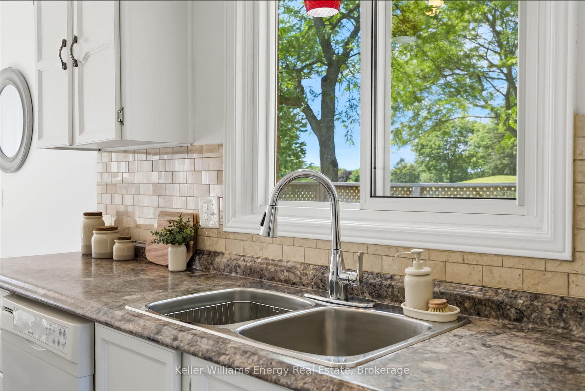 Photo 14 of 25 Habitant Crescent, Whitby, Lynde Creek — HOMEH
