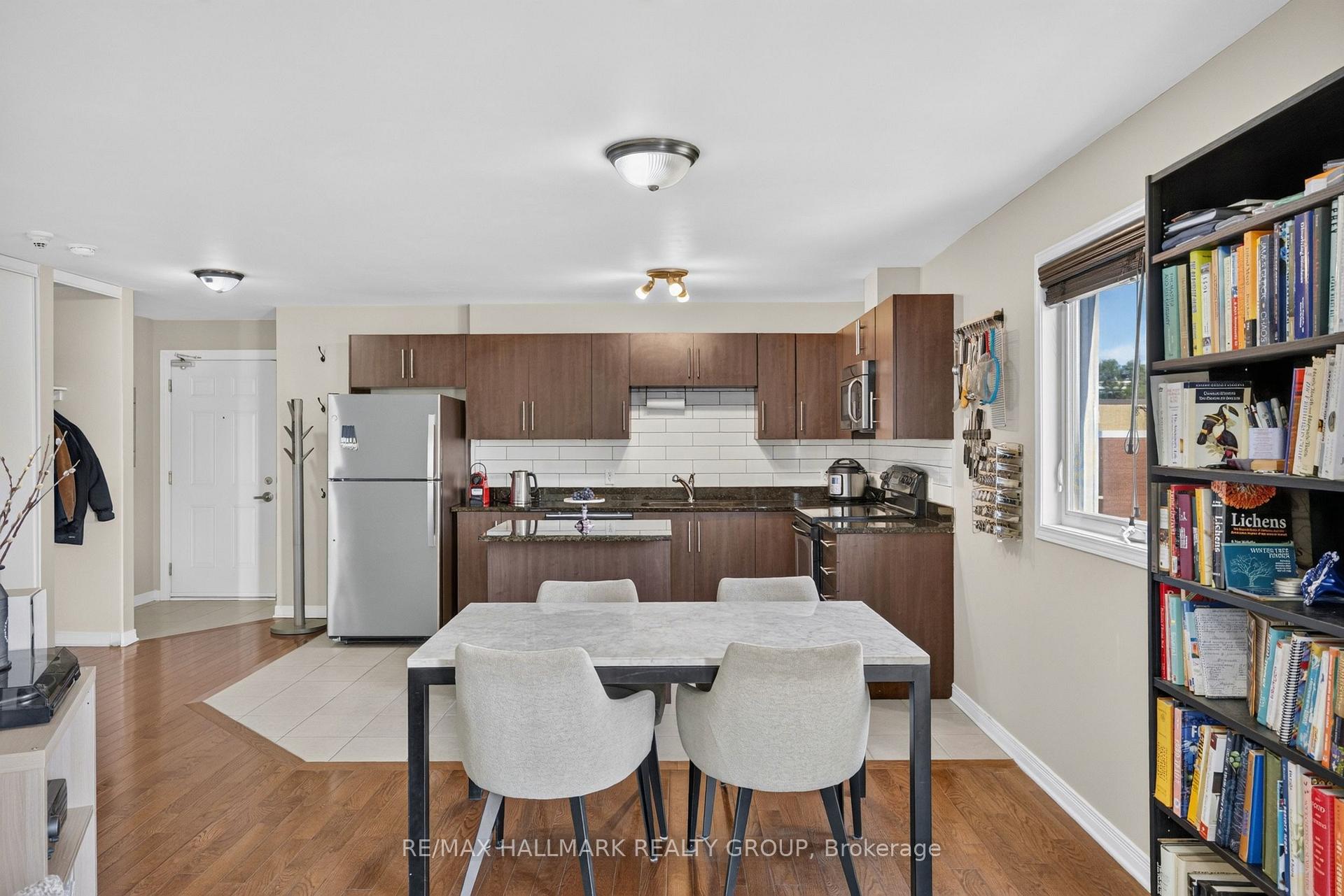 Photo 5 of Unit 401, 646 Cummings Avenue, Ottawa, Castle Heights/Rideau High — HOMEH