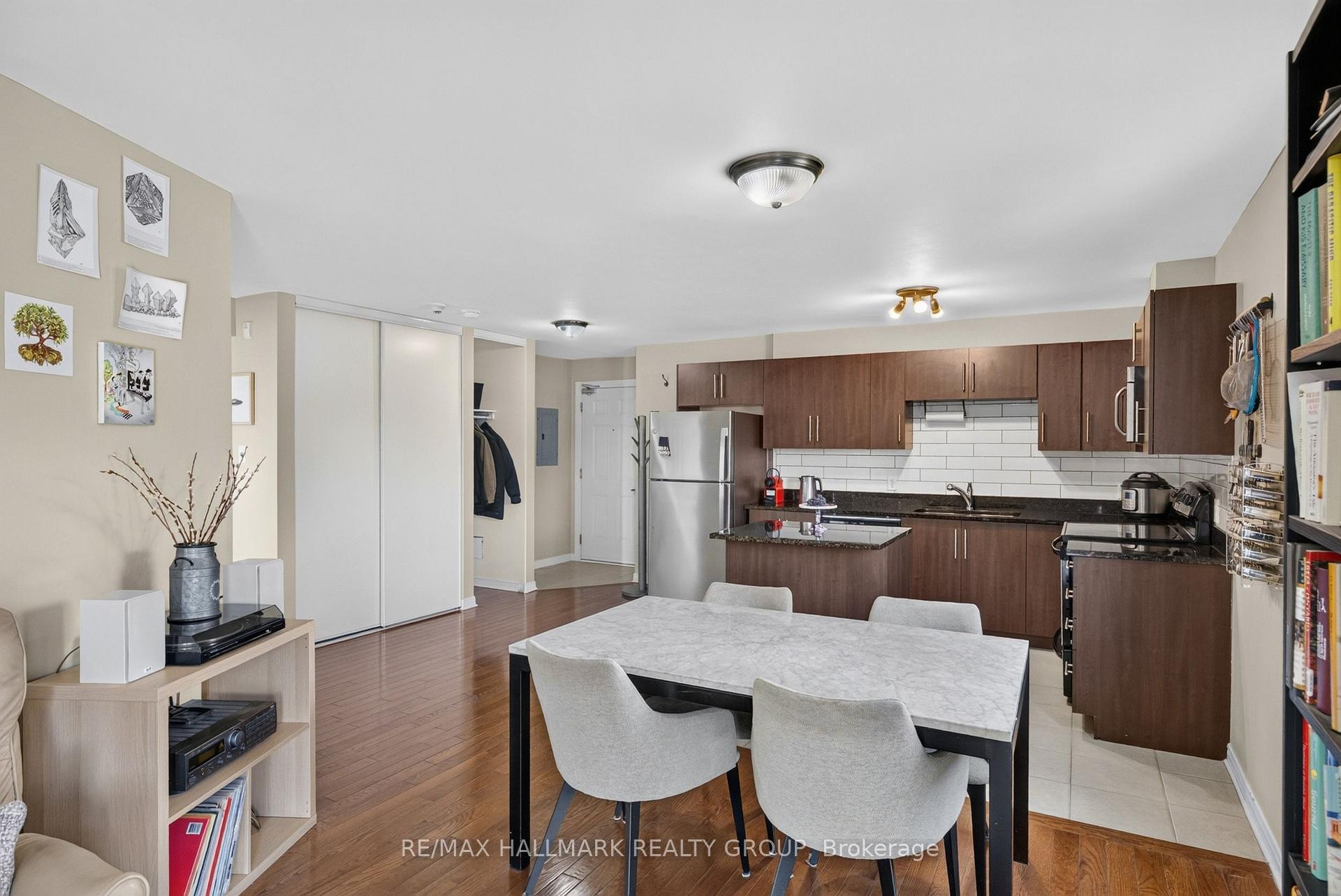 Photo 6 of Unit 401, 646 Cummings Avenue, Ottawa, Castle Heights/Rideau High — HOMEH