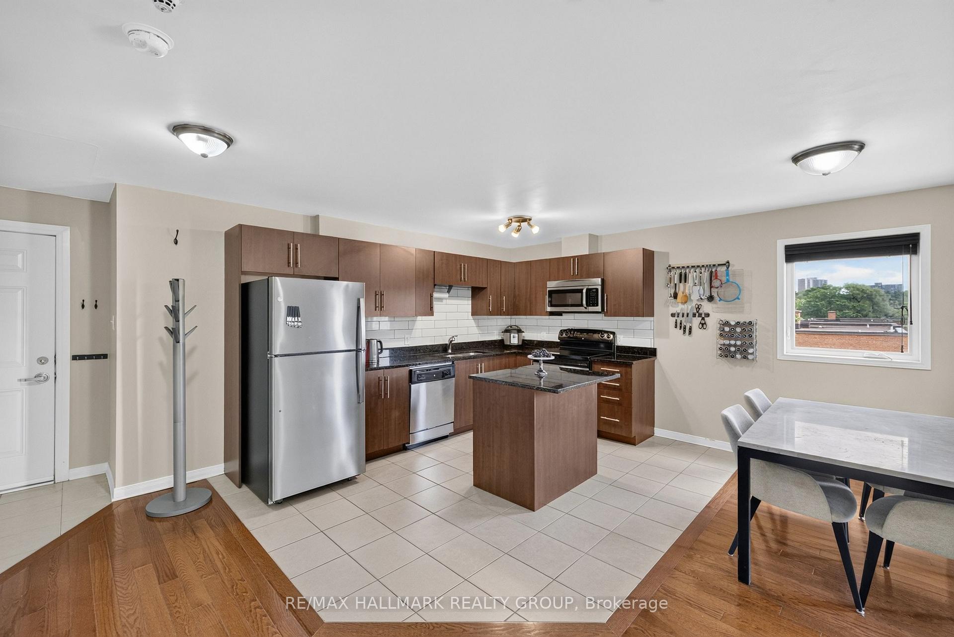 Photo 18 of Unit 401, 646 Cummings Avenue, Ottawa, Castle Heights/Rideau High — HOMEH