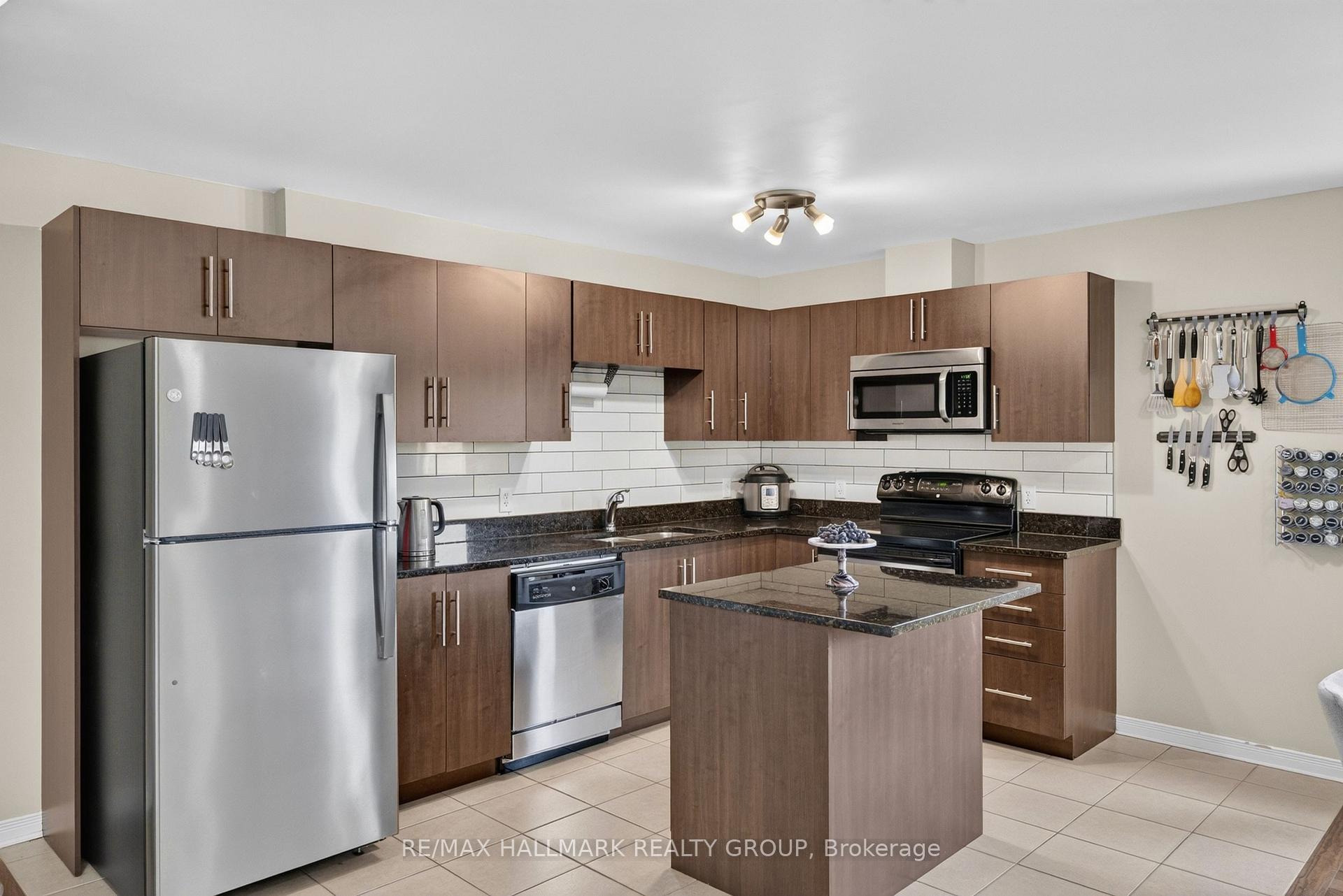 Photo 19 of Unit 401, 646 Cummings Avenue, Ottawa, Castle Heights/Rideau High — HOMEH