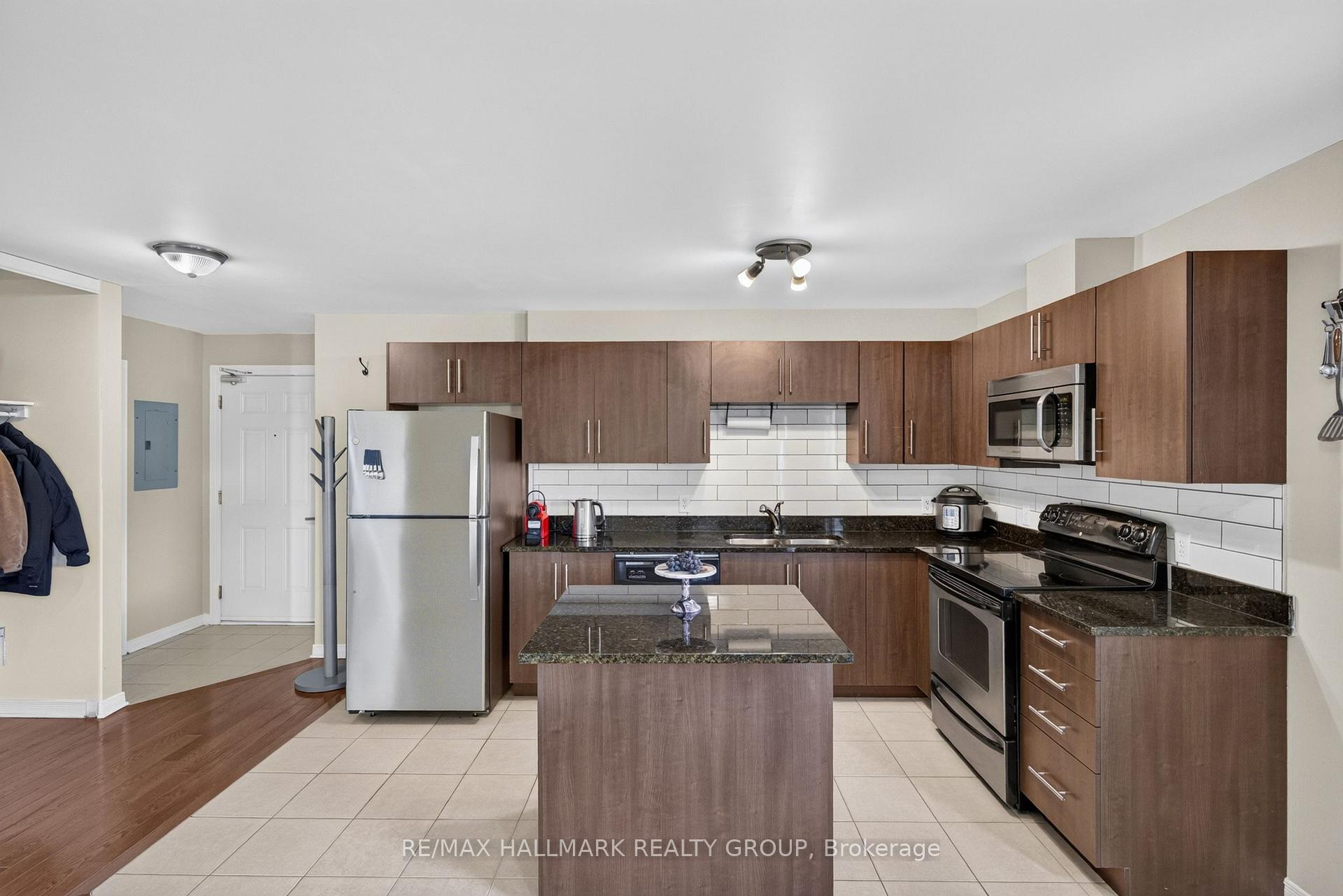 Photo 20 of Unit 401, 646 Cummings Avenue, Ottawa, Castle Heights/Rideau High — HOMEH