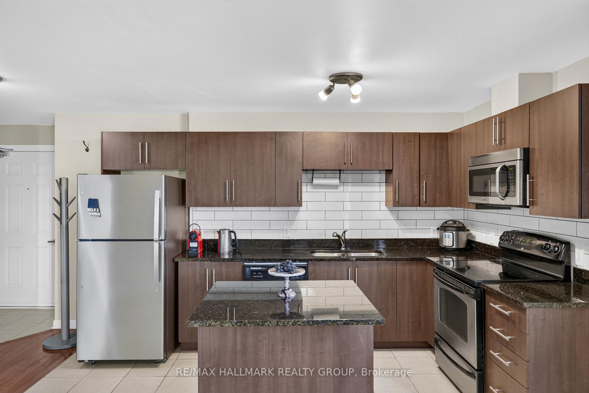 Photo 21 of Unit 401, 646 Cummings Avenue, Ottawa, Castle Heights/Rideau High — HOMEH