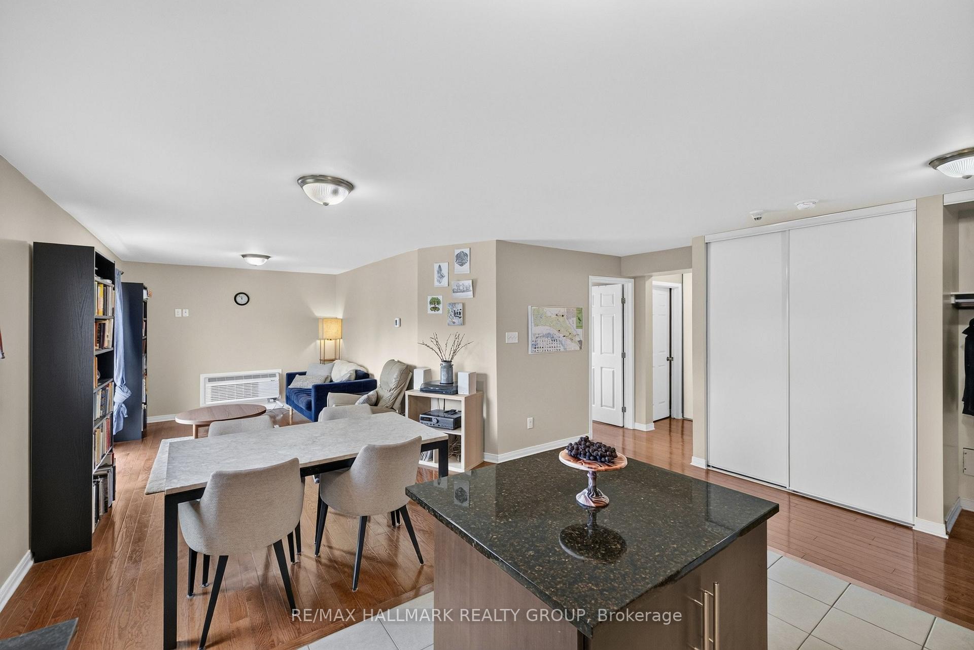 Photo 23 of Unit 401, 646 Cummings Avenue, Ottawa, Castle Heights/Rideau High — HOMEH