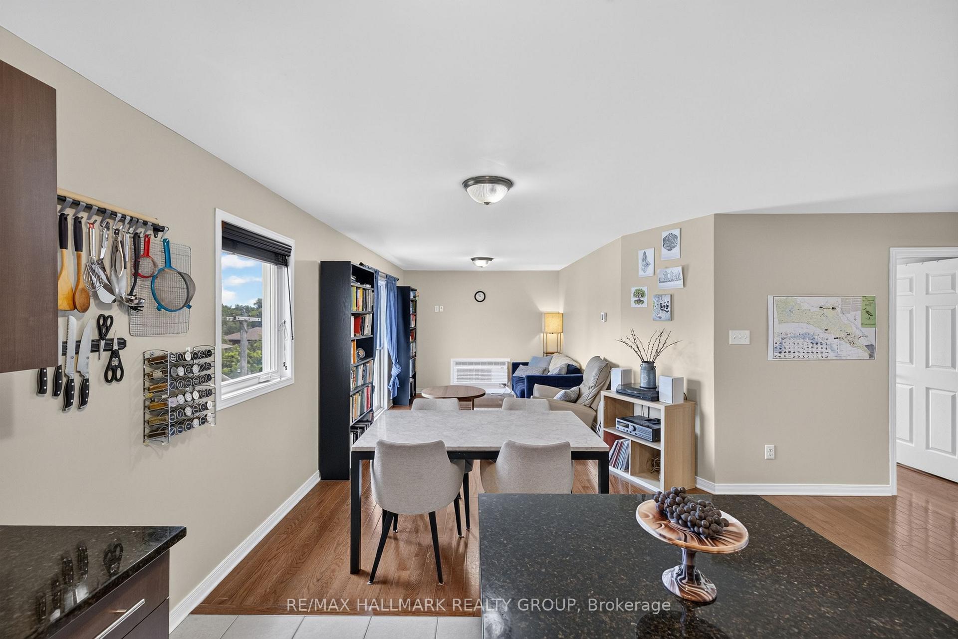Photo 24 of Unit 401, 646 Cummings Avenue, Ottawa, Castle Heights/Rideau High — HOMEH