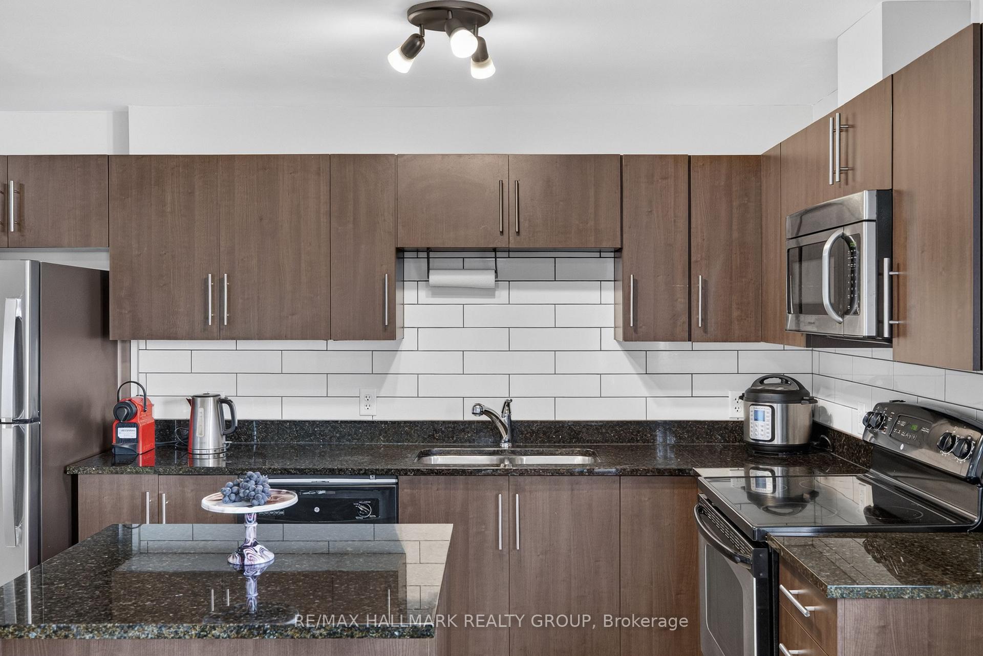 Photo 27 of Unit 401, 646 Cummings Avenue, Ottawa, Castle Heights/Rideau High — HOMEH