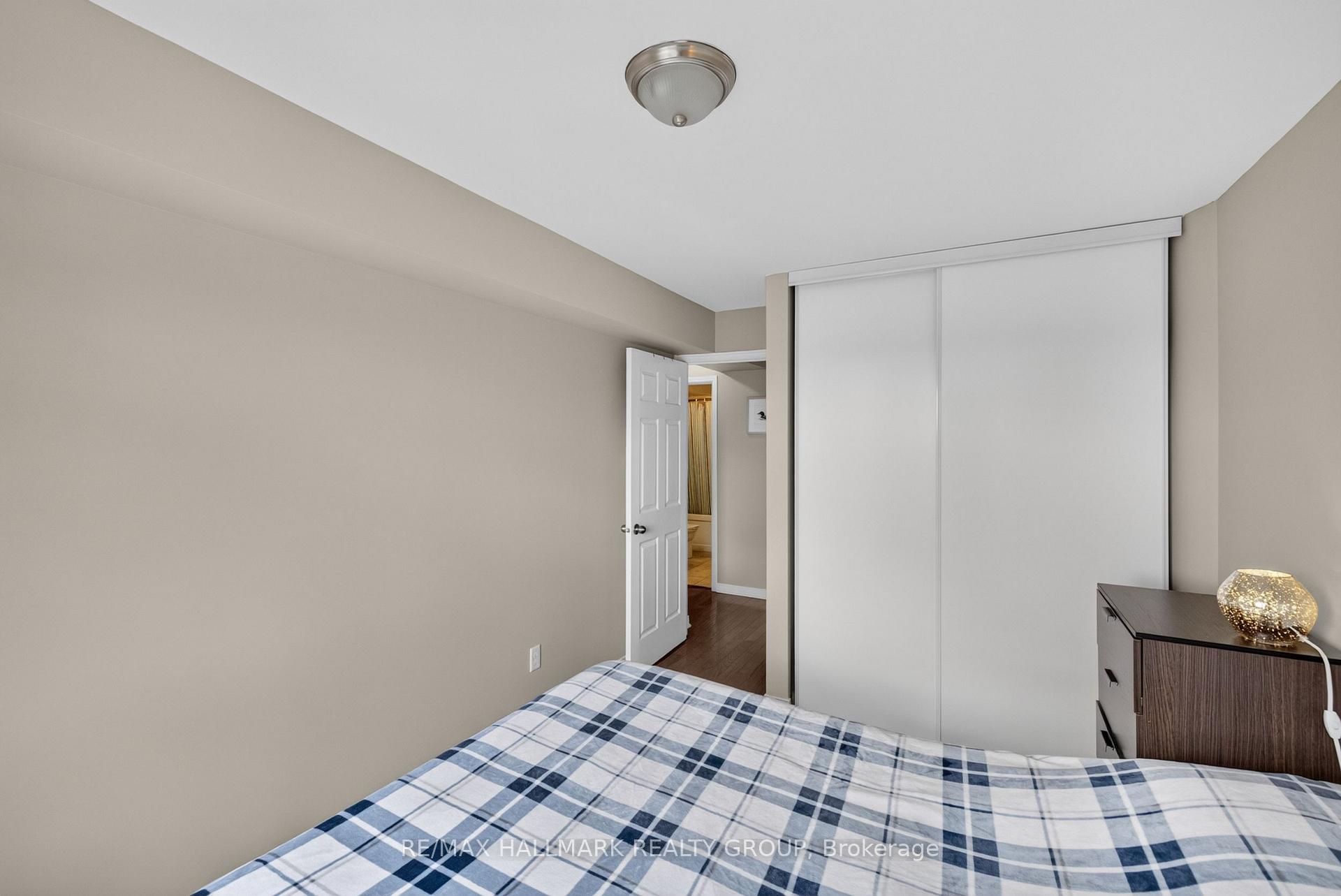 Photo 31 of Unit 401, 646 Cummings Avenue, Ottawa, Castle Heights/Rideau High — HOMEH