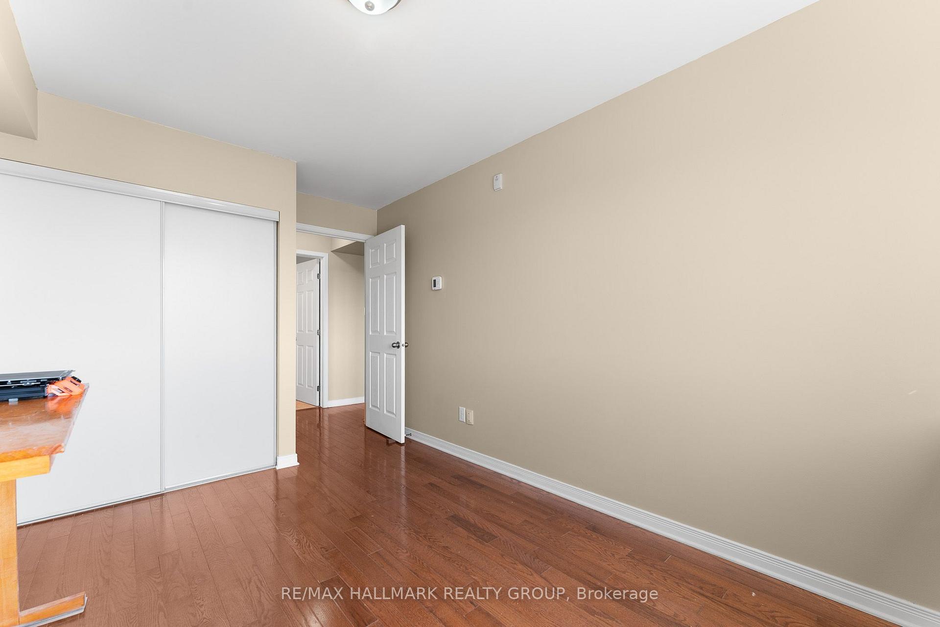Photo 33 of Unit 401, 646 Cummings Avenue, Ottawa, Castle Heights/Rideau High — HOMEH
