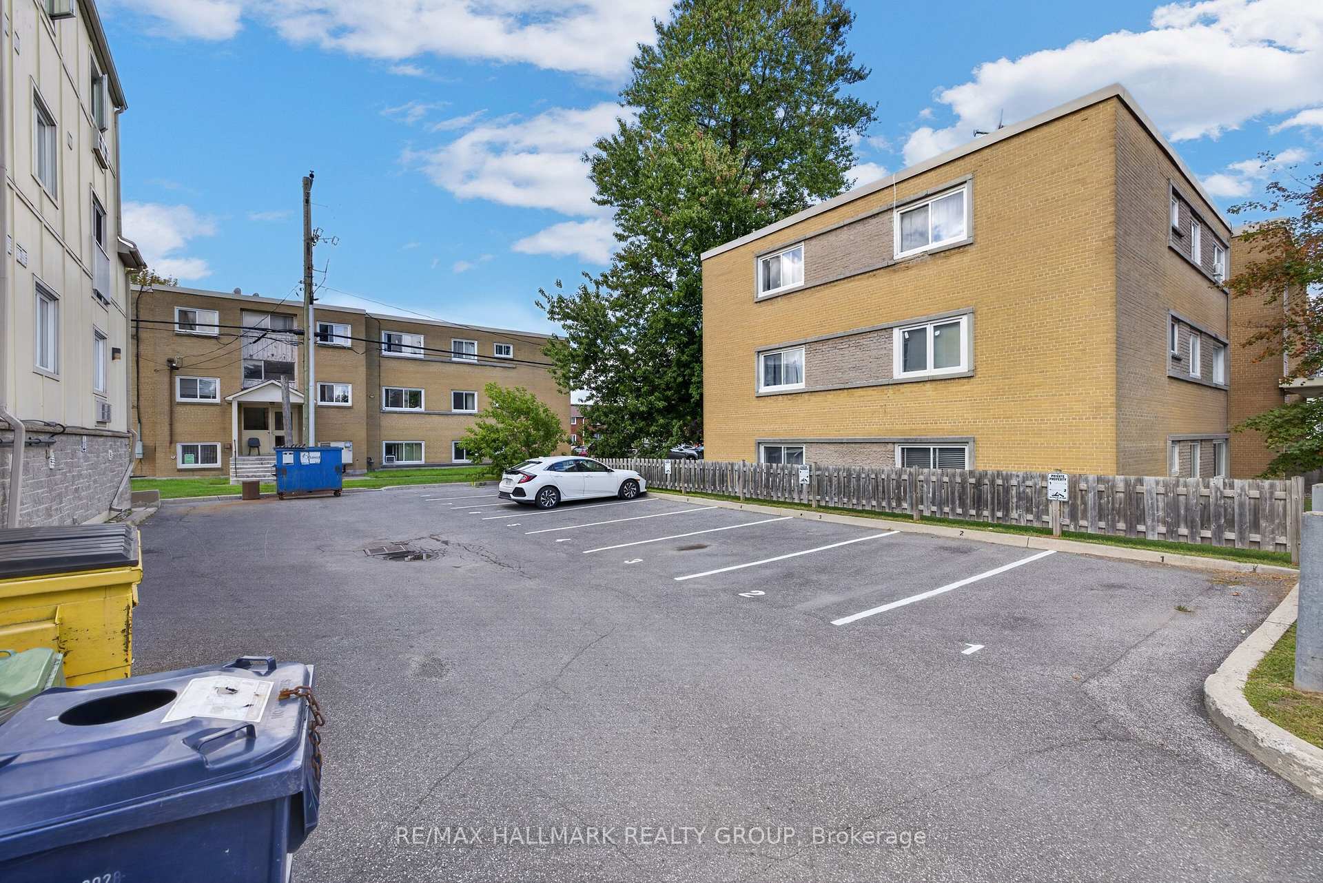 Photo 36 of Unit 401, 646 Cummings Avenue, Ottawa, Castle Heights/Rideau High — HOMEH