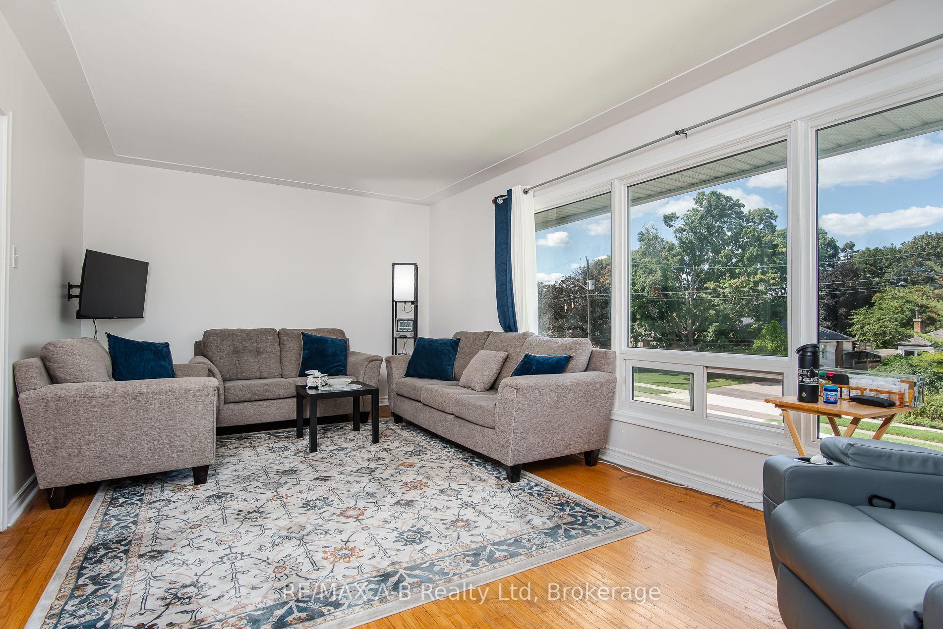 Photo 12 of 727 Frederick Street, Kitchener, Heritage Park/Rosemount — HOMEH