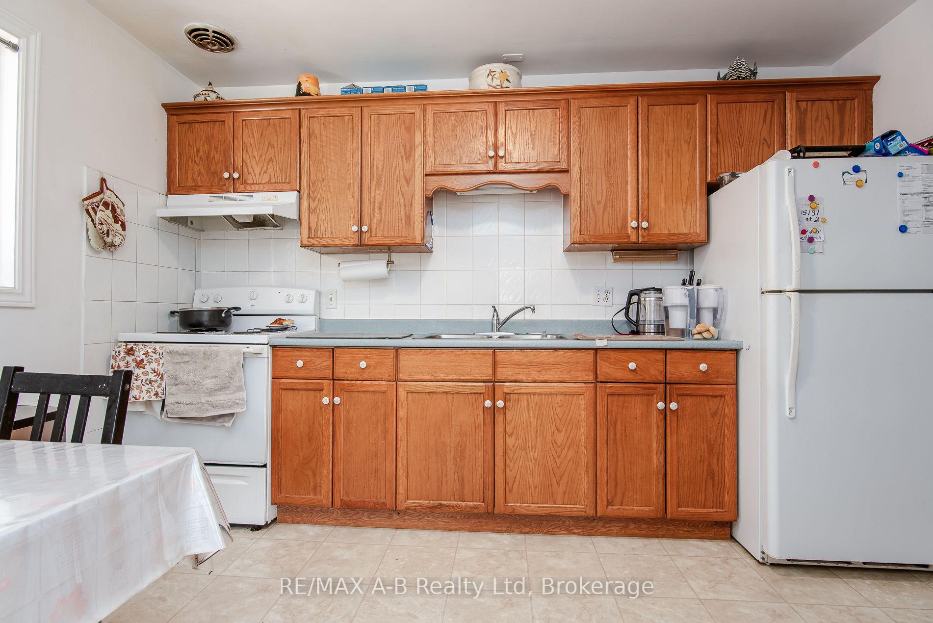 Photo 14 of 727 Frederick Street, Kitchener, Heritage Park/Rosemount — HOMEH