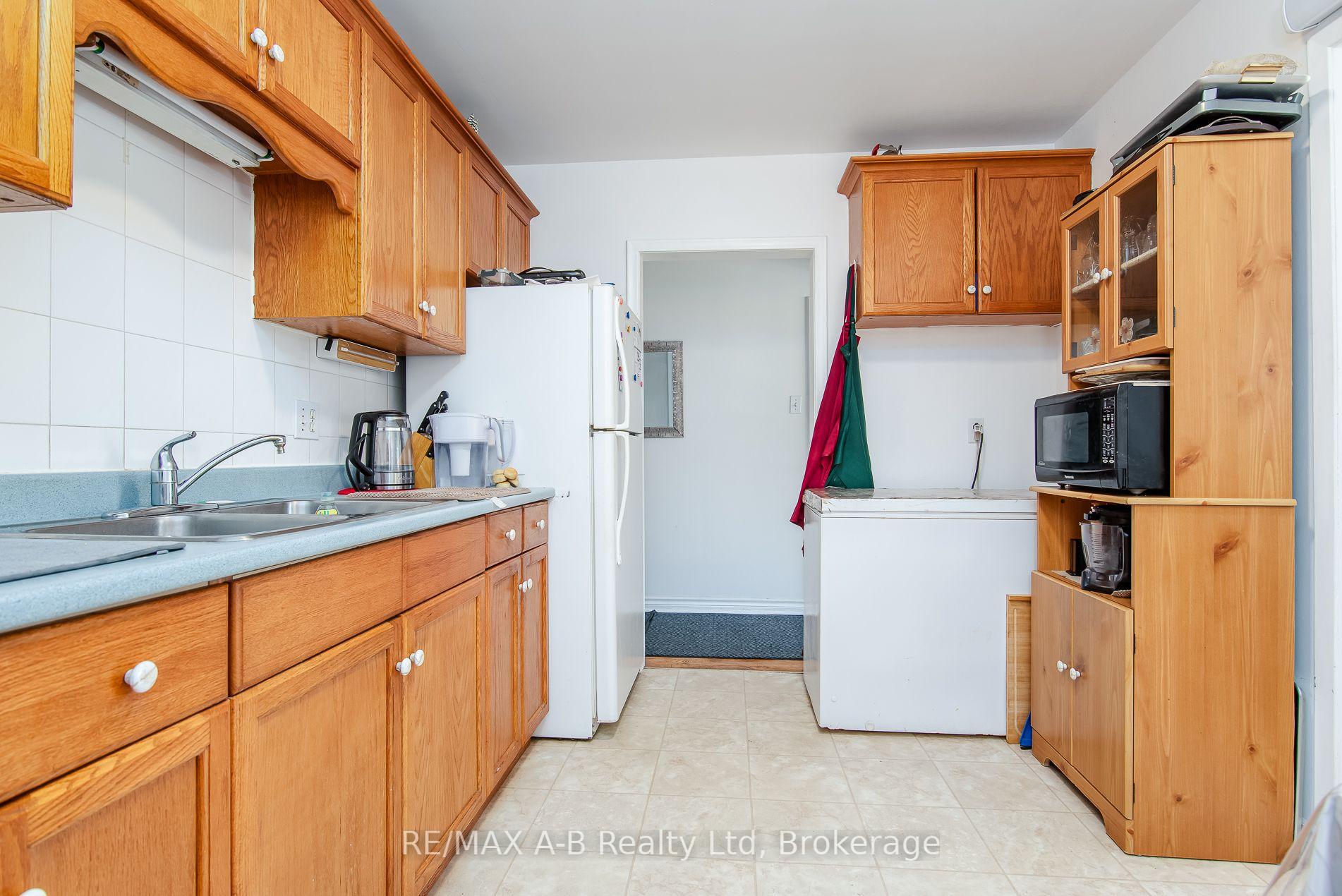Photo 17 of 727 Frederick Street, Kitchener, Heritage Park/Rosemount — HOMEH