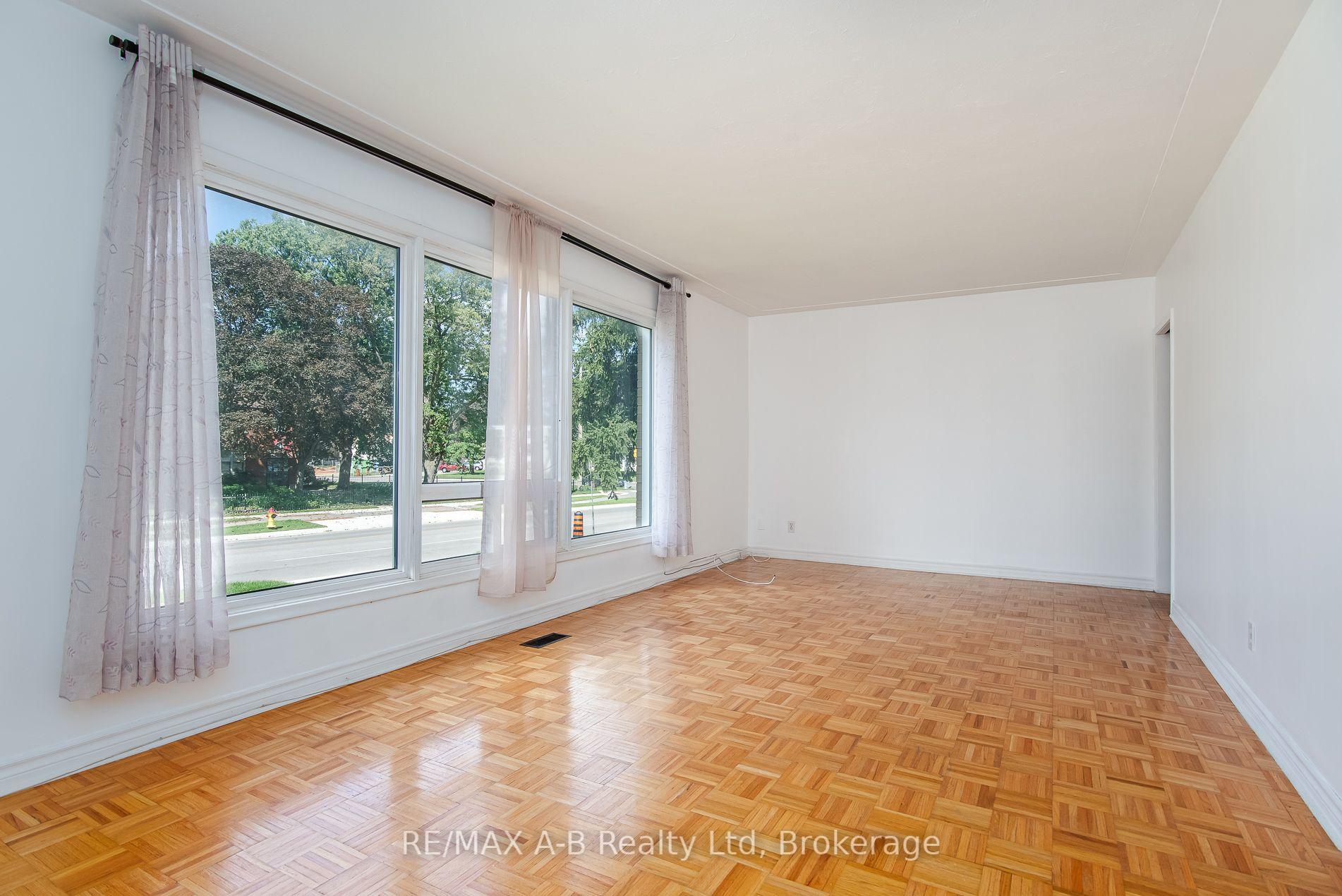 Photo 32 of 727 Frederick Street, Kitchener, Heritage Park/Rosemount — HOMEH