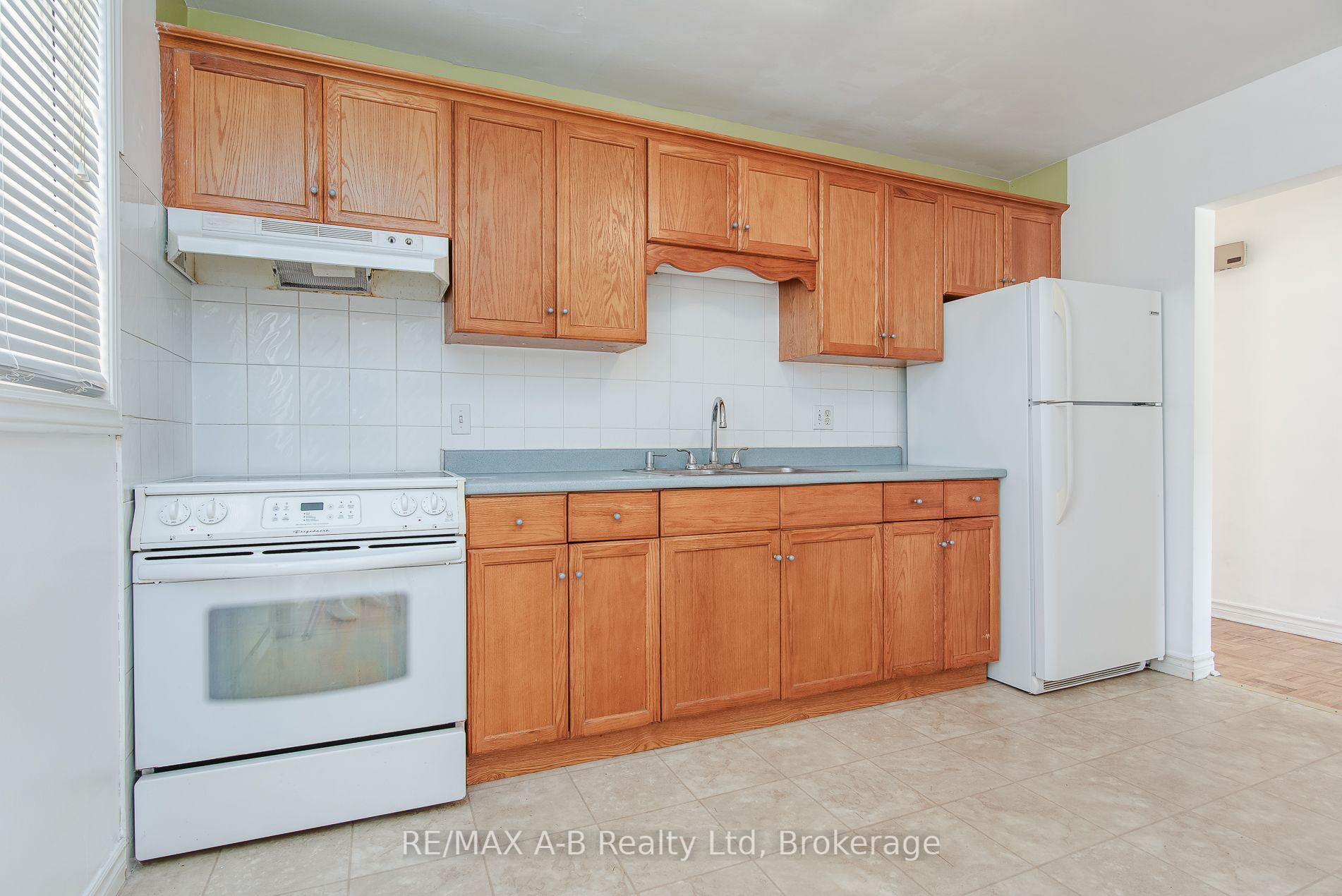 Photo 35 of 727 Frederick Street, Kitchener, Heritage Park/Rosemount — HOMEH